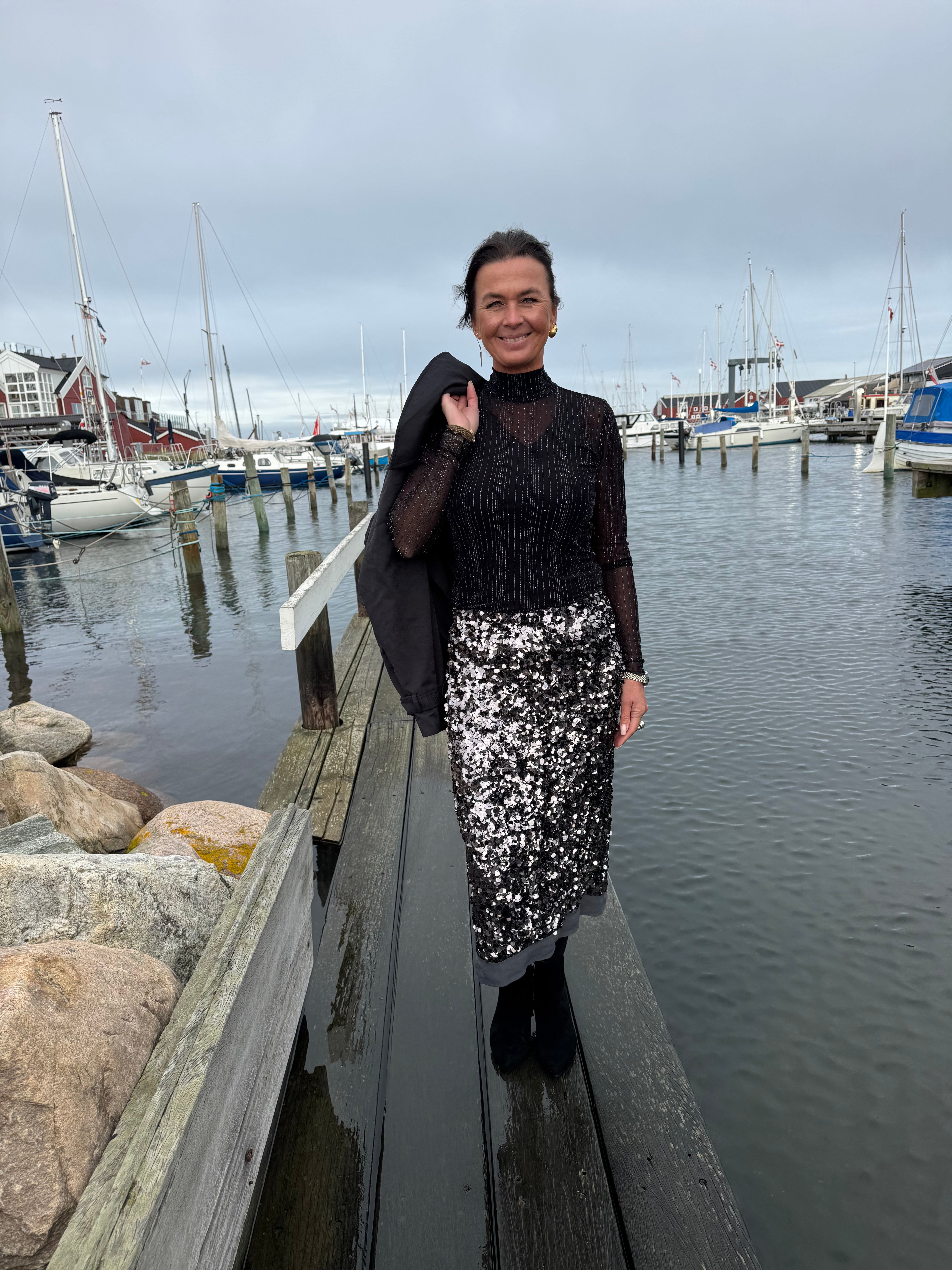 Second Female Nederdel - Shiny Nederdel i Gungrey Metal