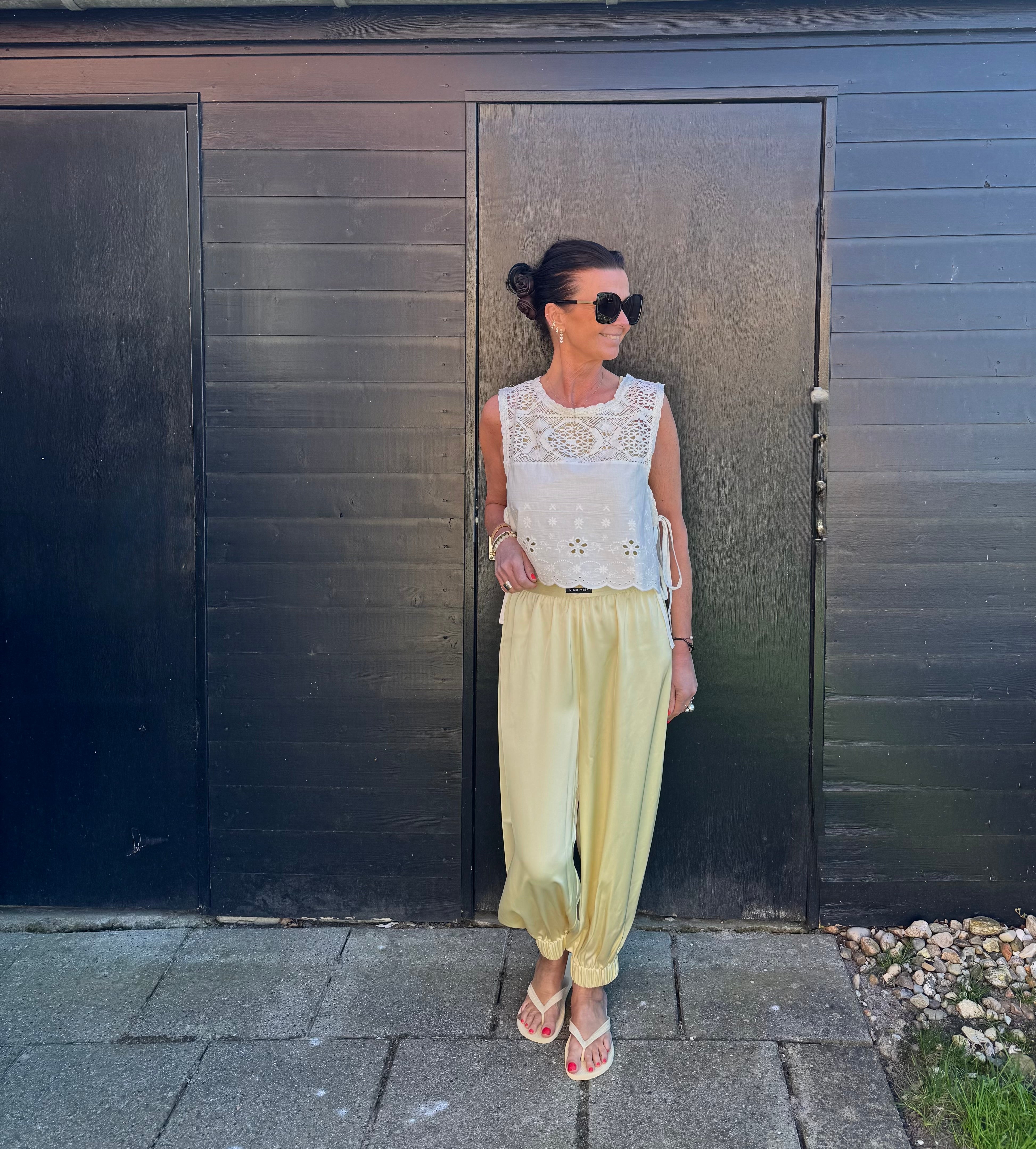 Haute L´amitié Bukser - Evita Crop Harems Bukser i Pale Yellow