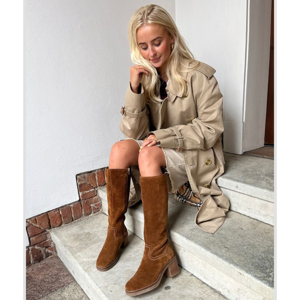 COPENHAGEN SHOES Støvler - Moves And Me Ruskind Støvler i Cognac