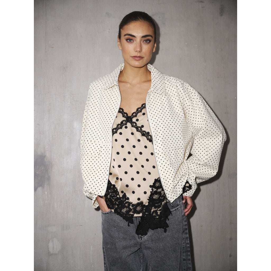 Gossia Jakke - DoveGO Jakke i Creme Med Black Dots