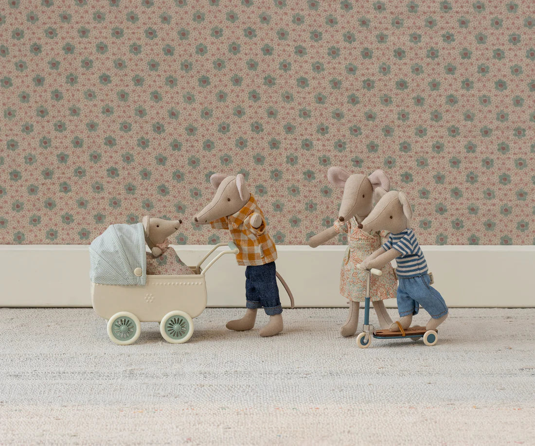 Maileg Barnevogn - Barnevogn Med Baby Mus i Mint