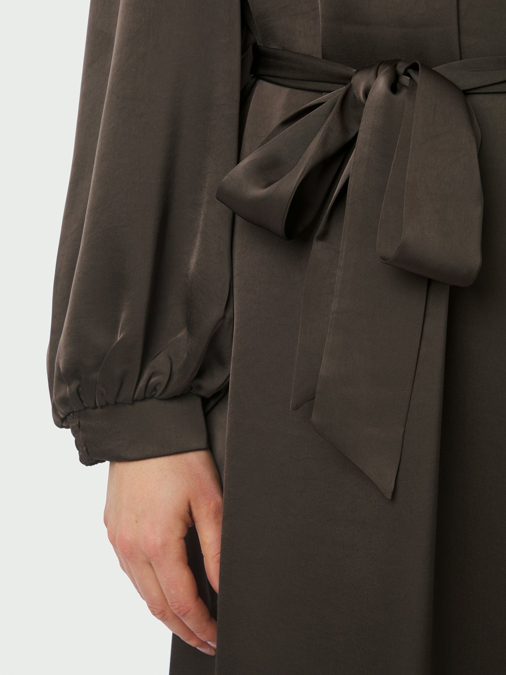 Neo Noir Kjole - Rolana Heavy Sateen Kjole i Dark Brown