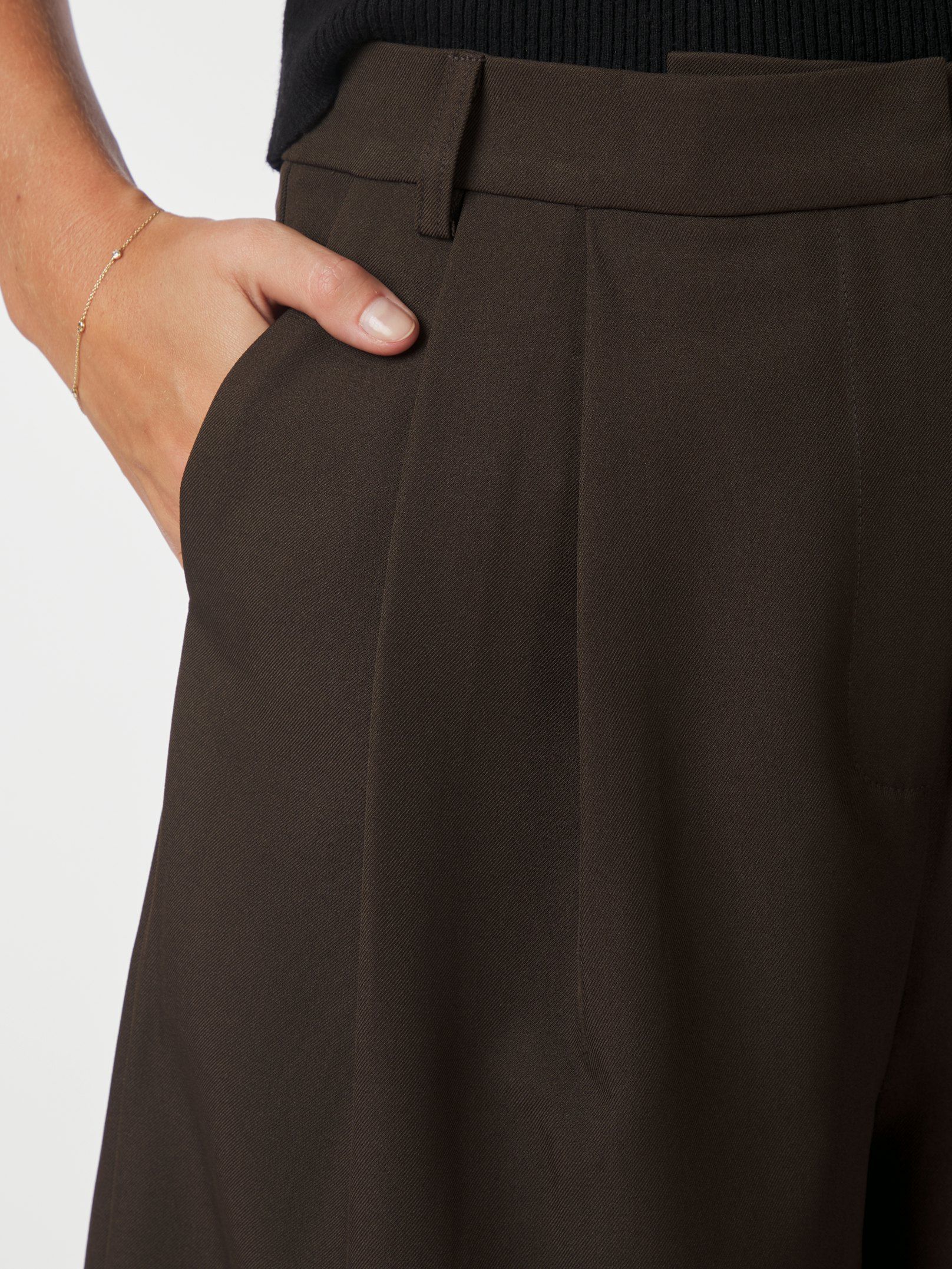 Neo Noir Shorts - Nika Struktureret Shorts i Dark Brown