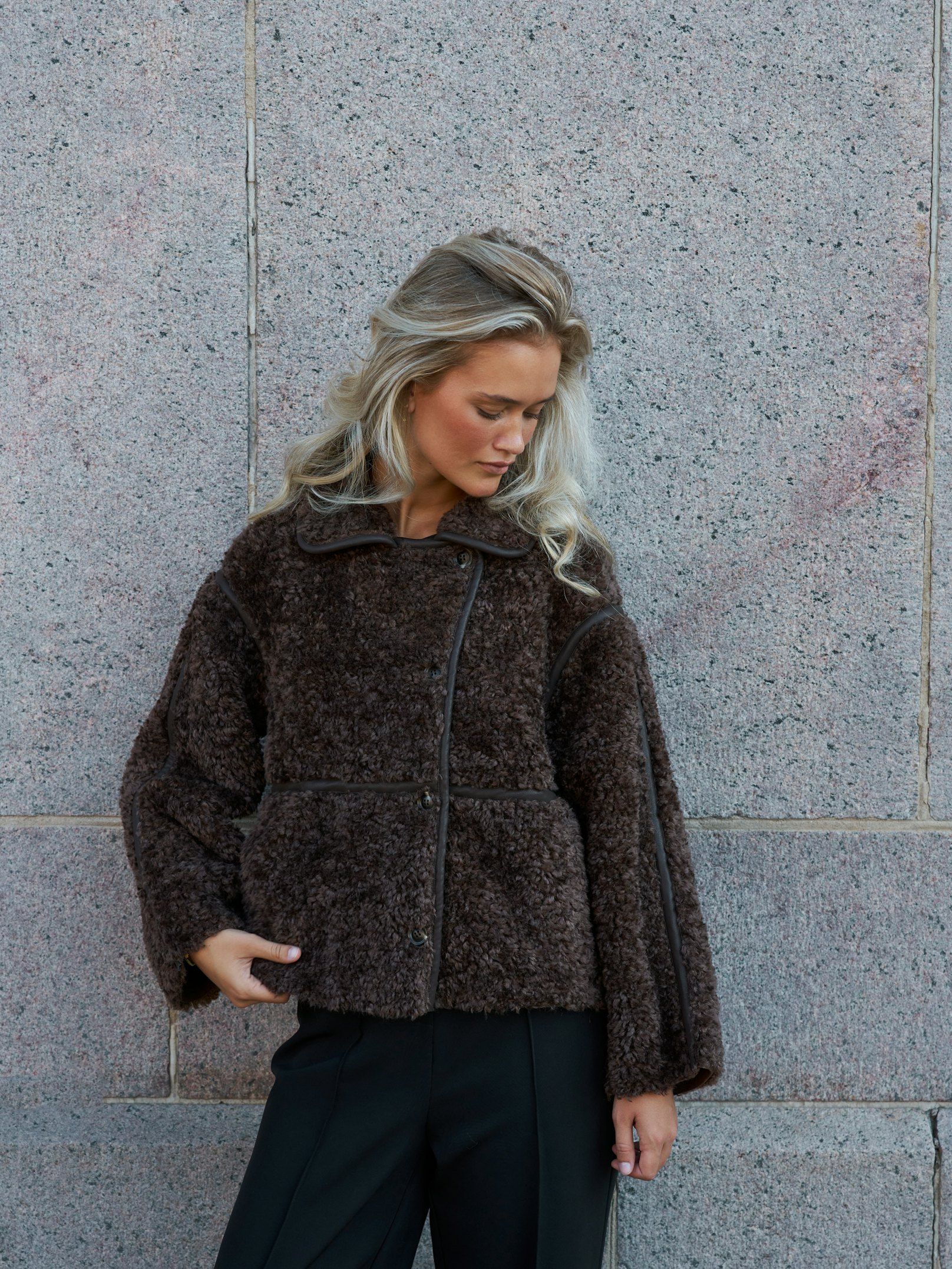 Neo Noir Jakke - Caster Faux Fur Jakke i Dark Brown