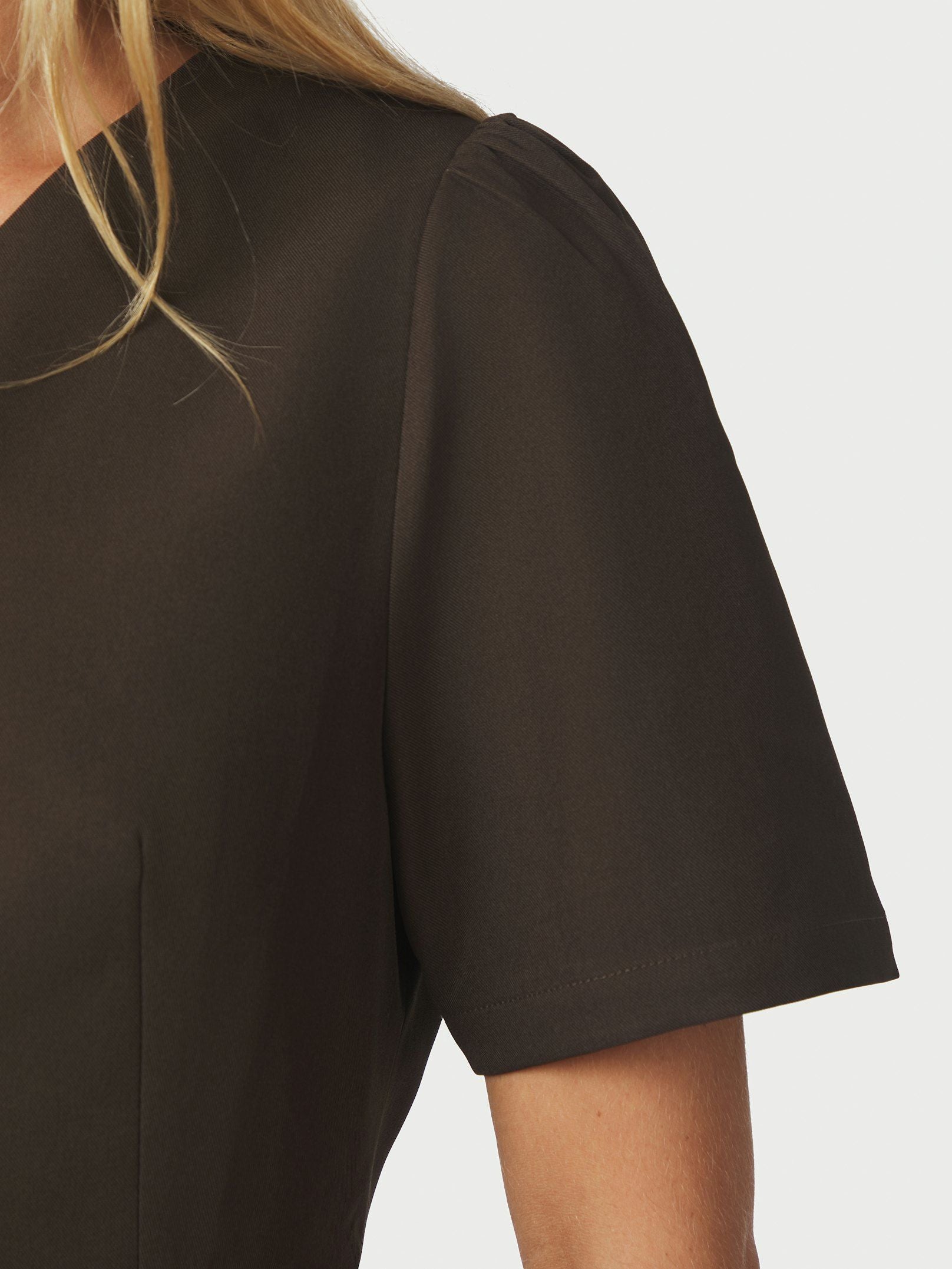 Neo Noir Bluse - Jules Struktureret Bluse i Dark Brown
