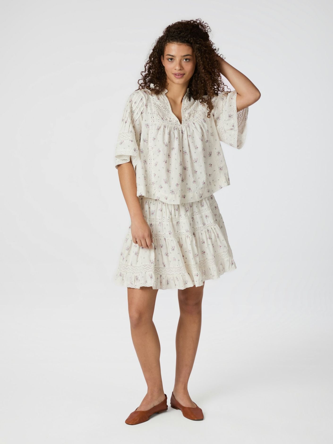 Neo Noir Blusen - Siama Dobby Flower Bluse i Off White