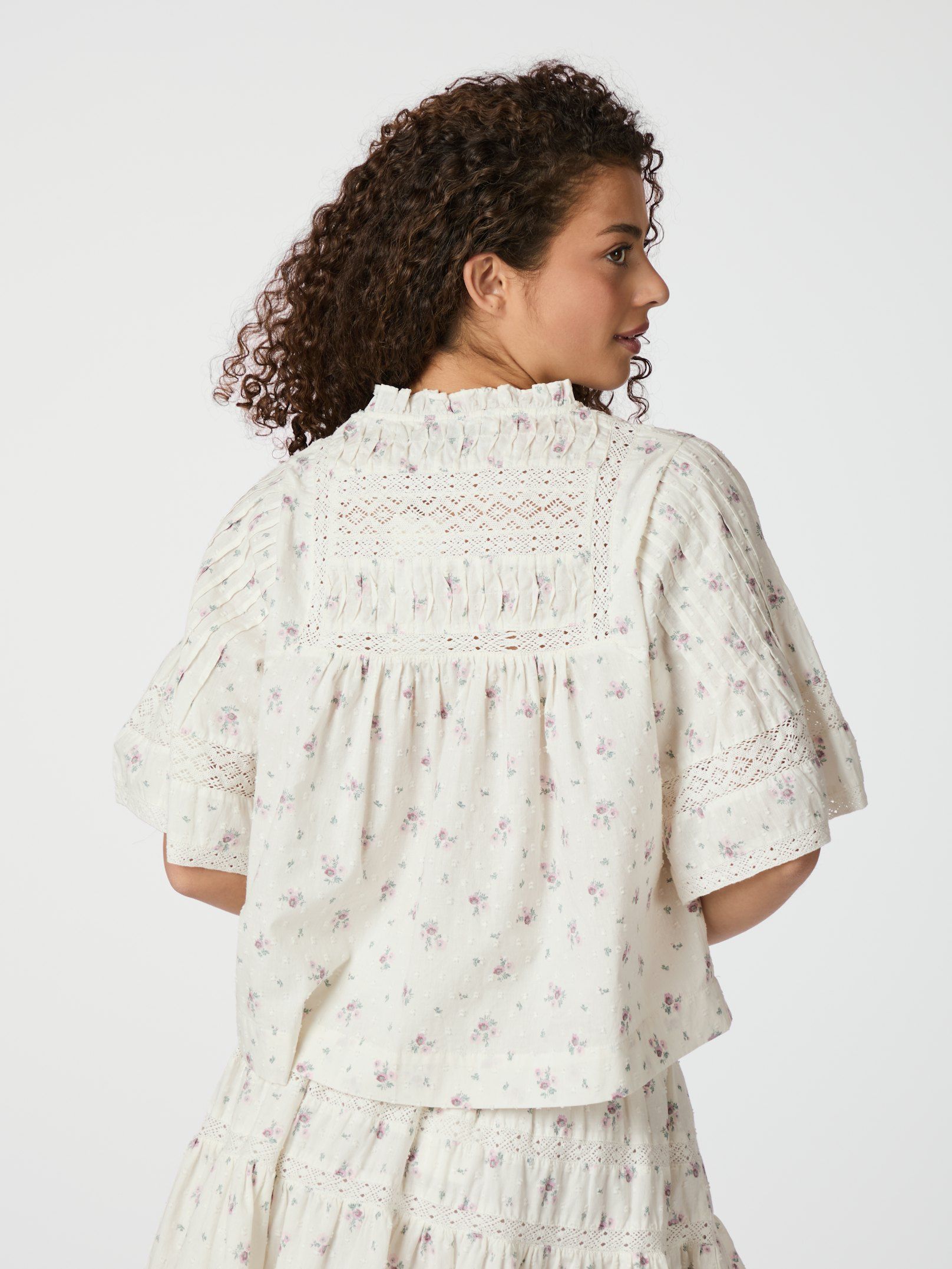 Neo Noir Blusen - Siama Dobby Flower Bluse i Off White