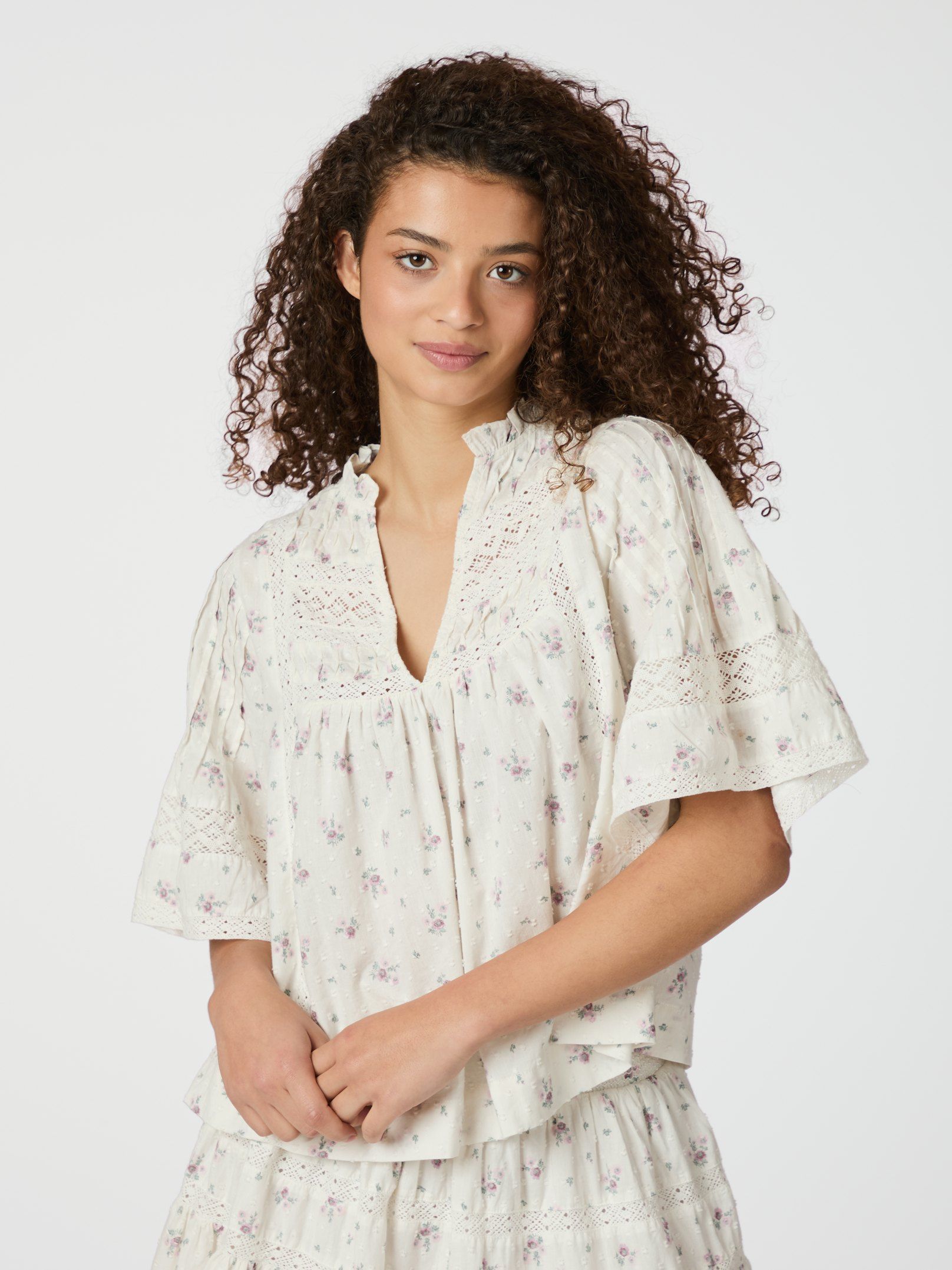 Neo Noir Blusen - Siama Dobby Flower Bluse i Off White