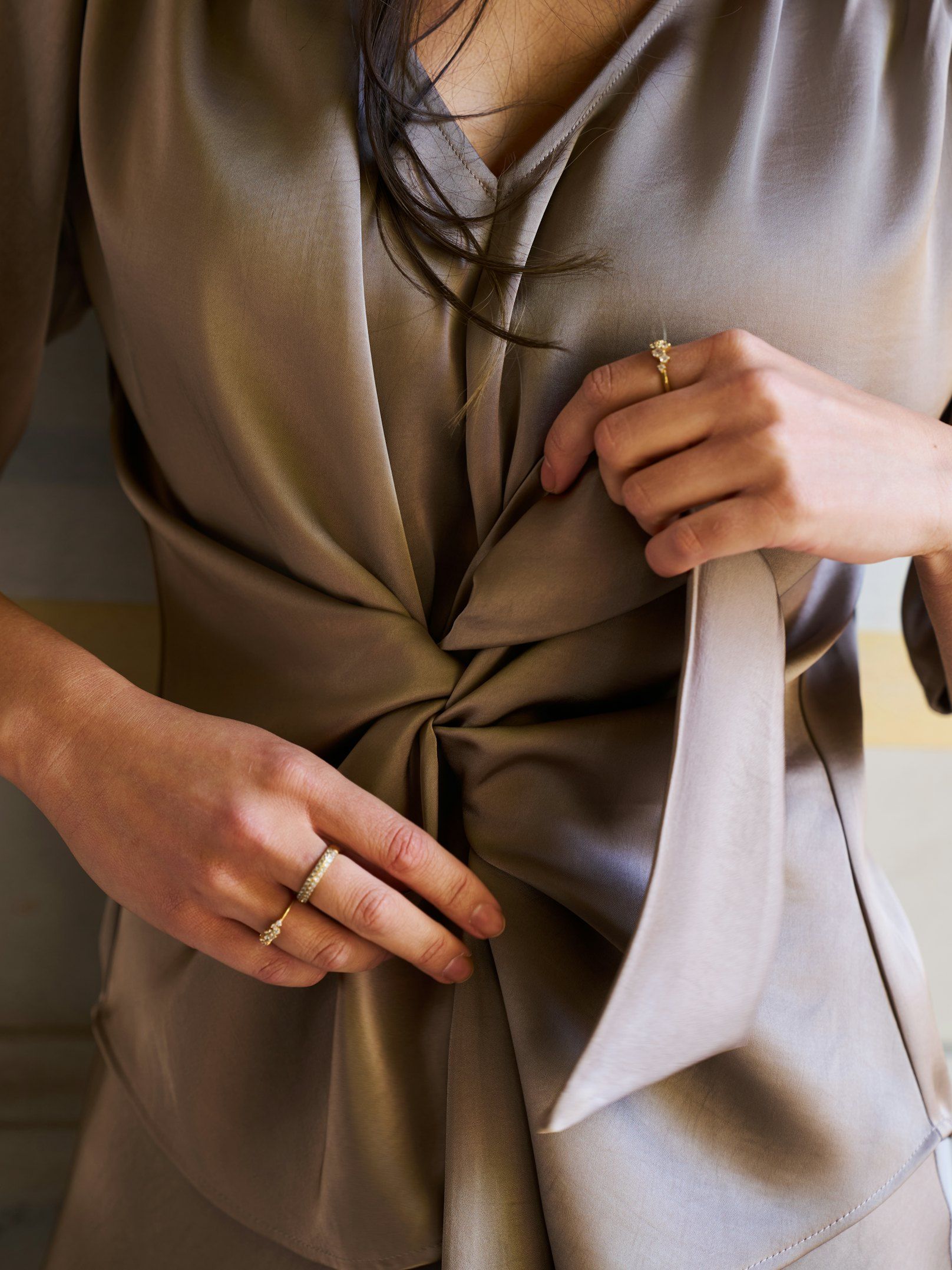Neo Noir Bluse - Casadia Heavy Sateen Bluse i Dark Taupe