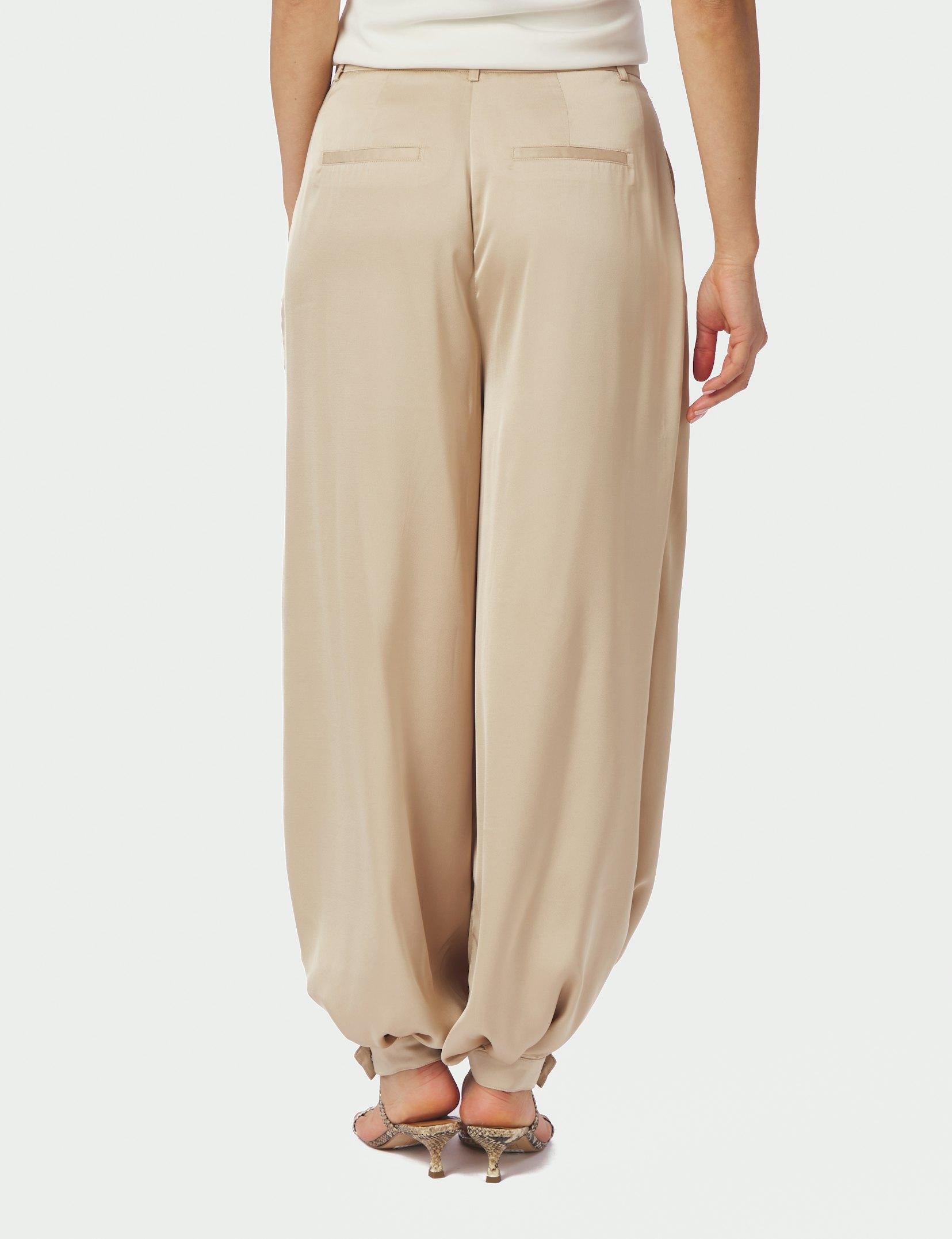 Neo Noir Bukser - Fayla Drapy Satin Balloon Bukser i Dark Sand