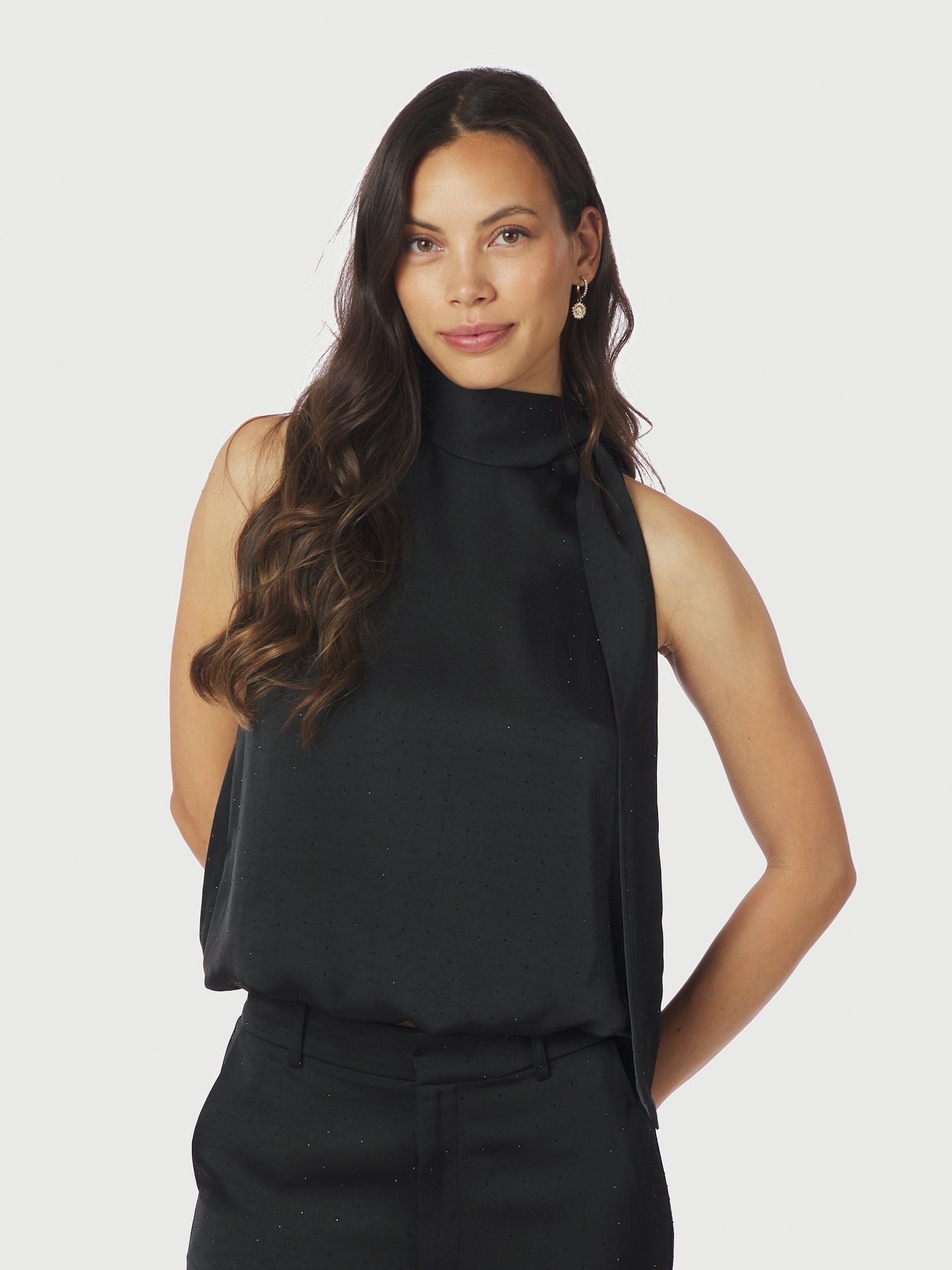 Neo Noir Top - Veda Heavy Satin Bedaz Top i Sort