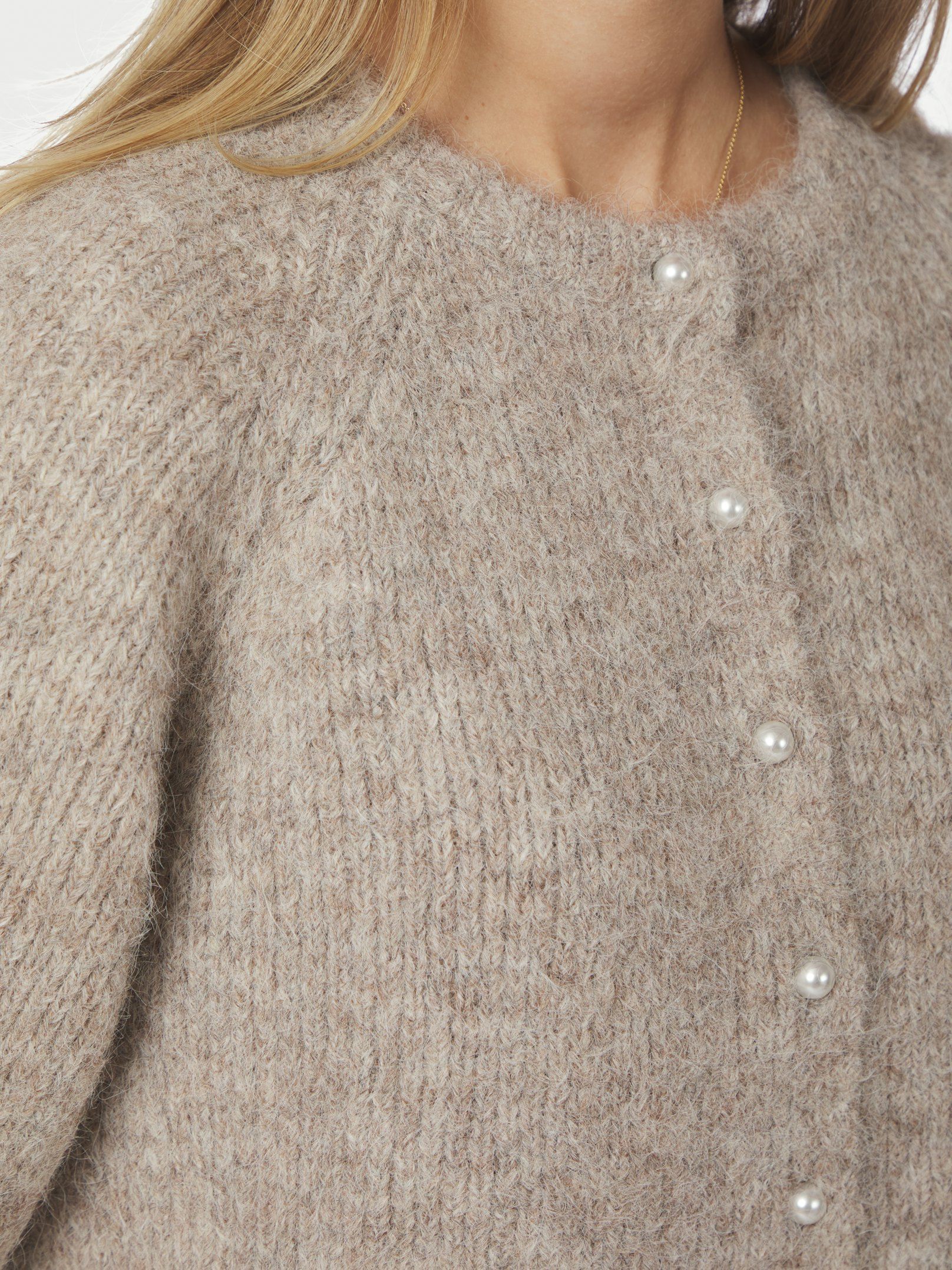 Neo Noir Cardigan - Amaya Fluffy Strik Cardigan i Beige Melange