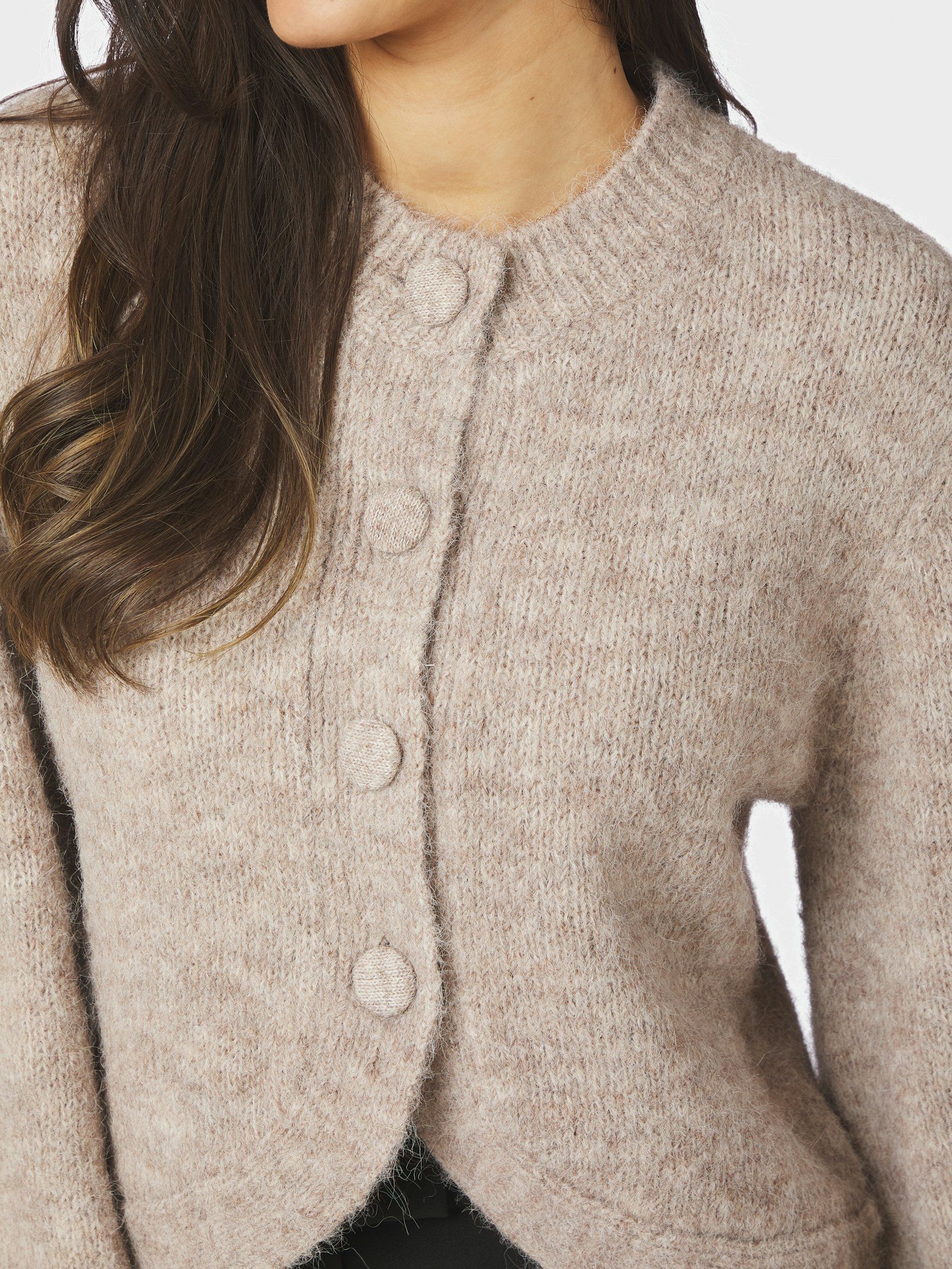Neo Noir Cardigan - Gio Fluffy Strik Cardigan i Beige Melange