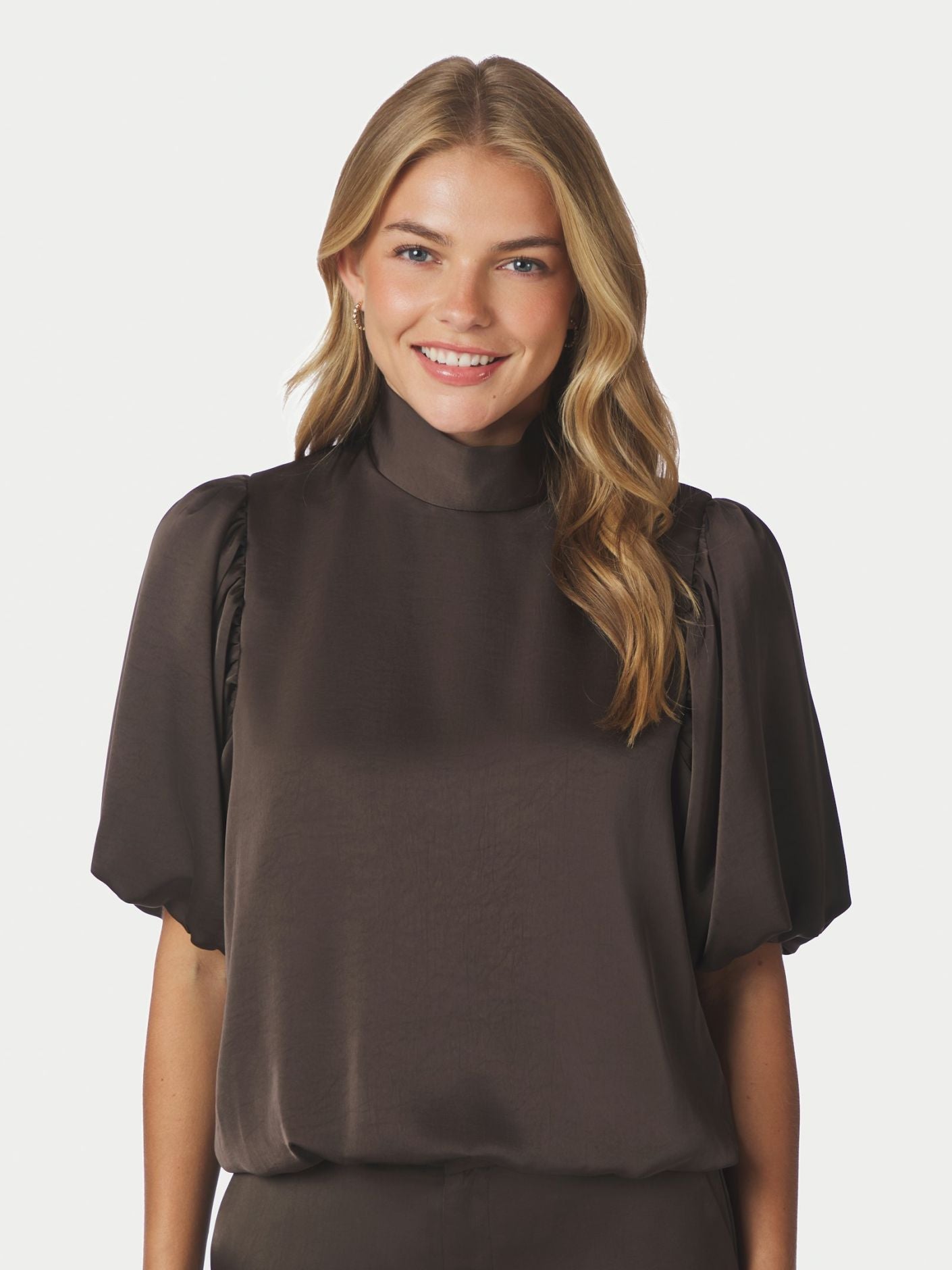 Neo Noir Bluse -Parisa Heavy Satin Bluse i Dark Brown