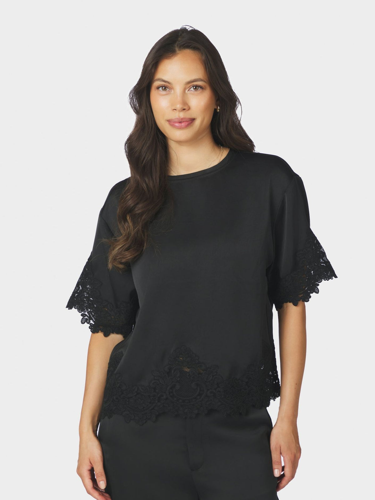 Neo Noir Bluse - Elle Heavy Sateen Lace Top i Sort