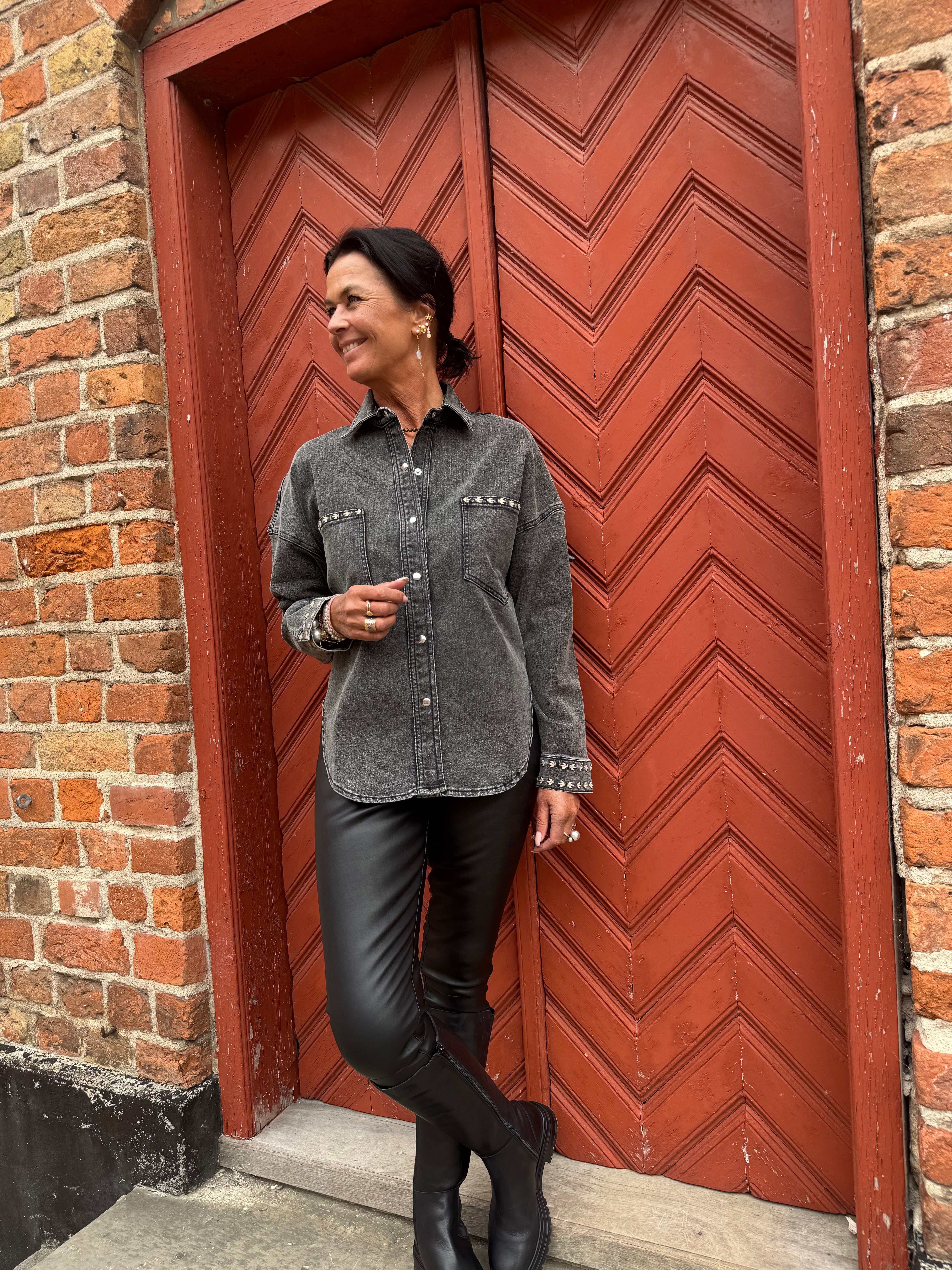 Lollys Laundry Skjorte - VeidaLL Skjorte i Washed Black Denim