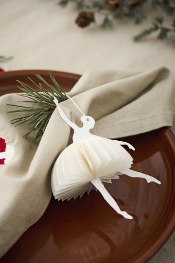 IB Laursen Julepynt - Papirklip Ballerina I Danseposition i Hvid