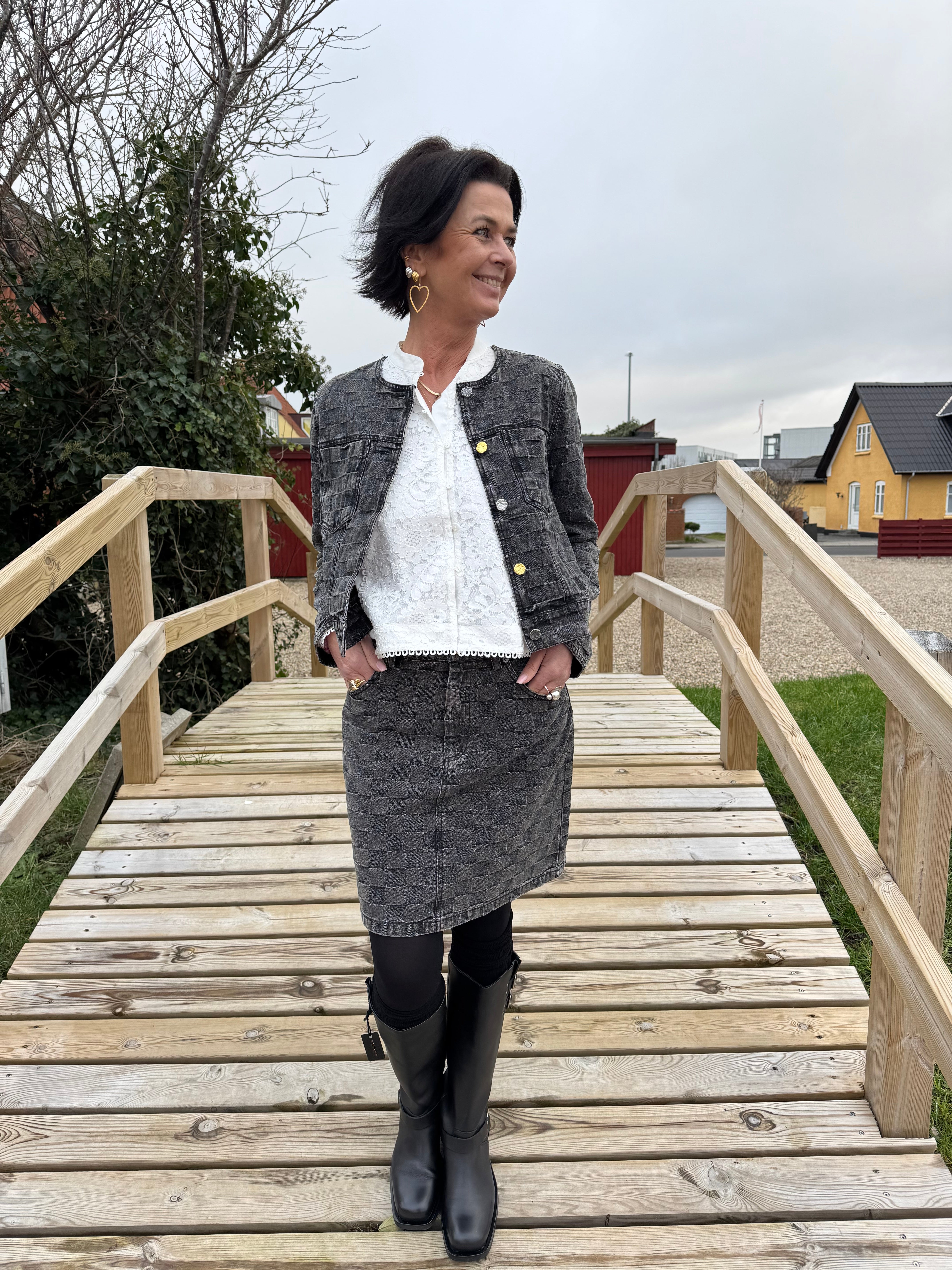 Haute L´amitié Nederdel - Square Denim Crop Nederdel i Sort Denim