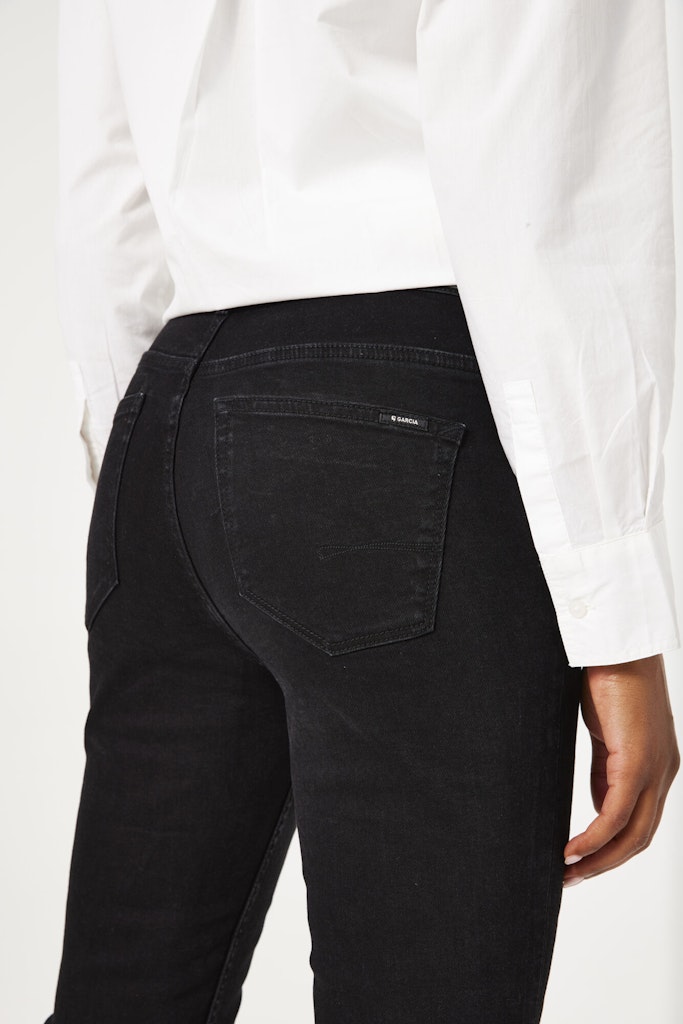 Garcia Jeans - 44812 Celia Capri bukser i Dark Used Sort