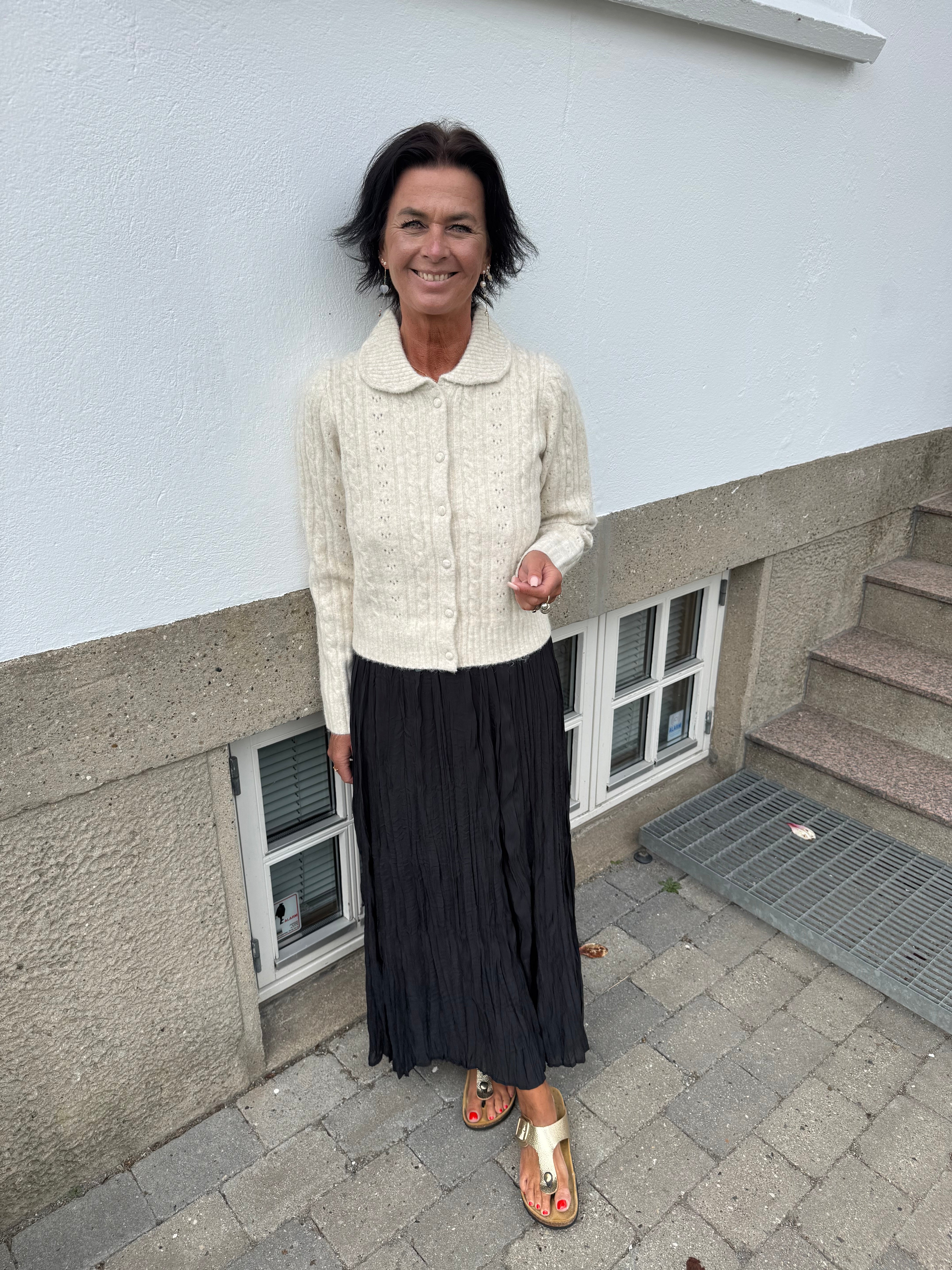 Neo Noir Cardigan - Emelie Strik Cardigan i Ivory