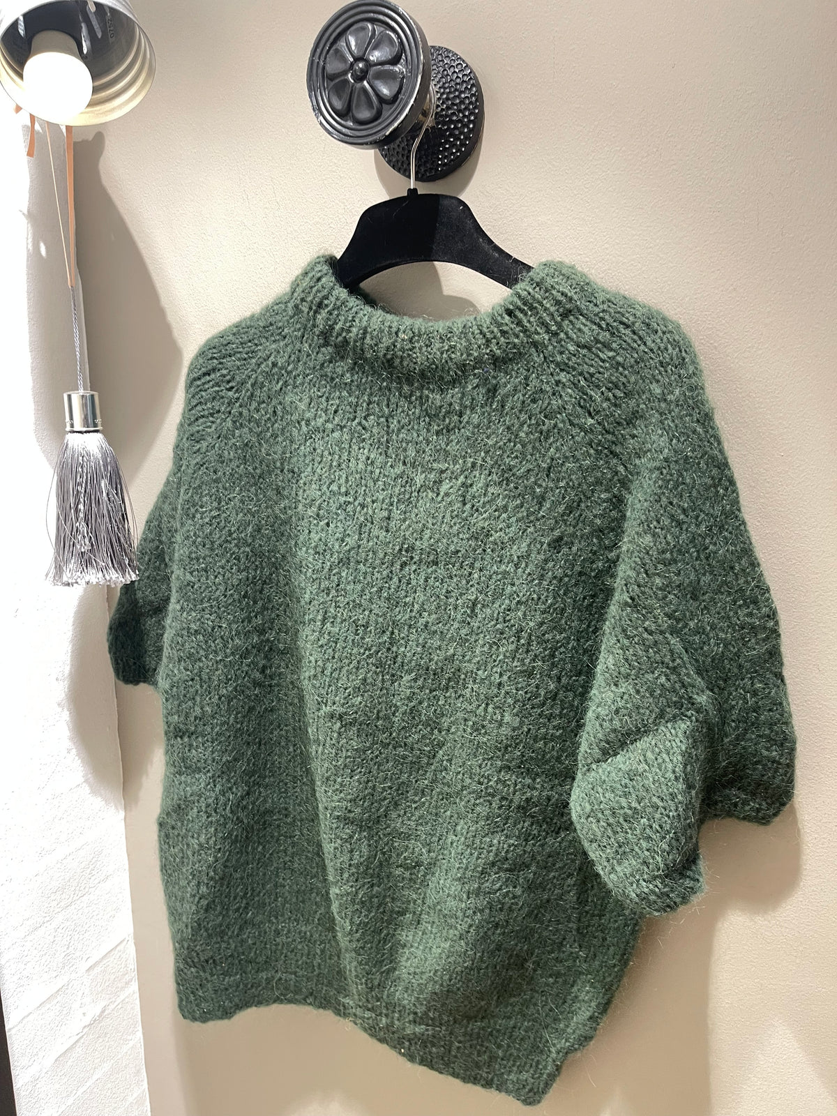 Coffee Beanies Bluse - Ida Kort Ærmet Strik Bluse i Bottle Green