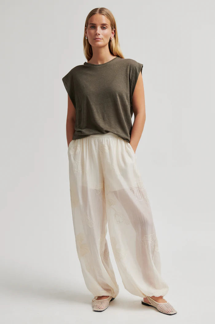 Second Female T-shirt - Peony Top i Canteen Army