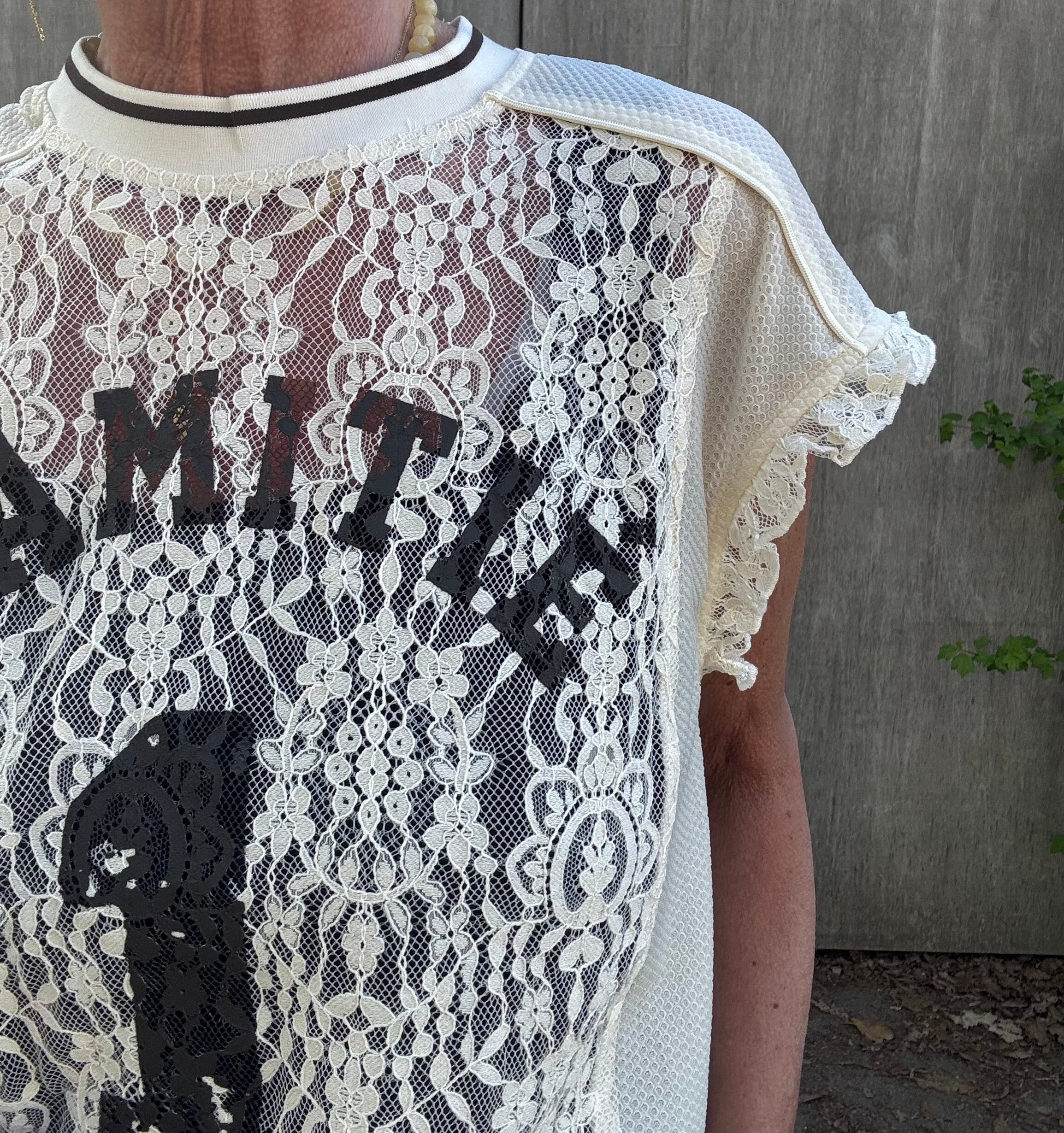 Haute L´amitié Bluse - Football Lace Frill Top i Pearl