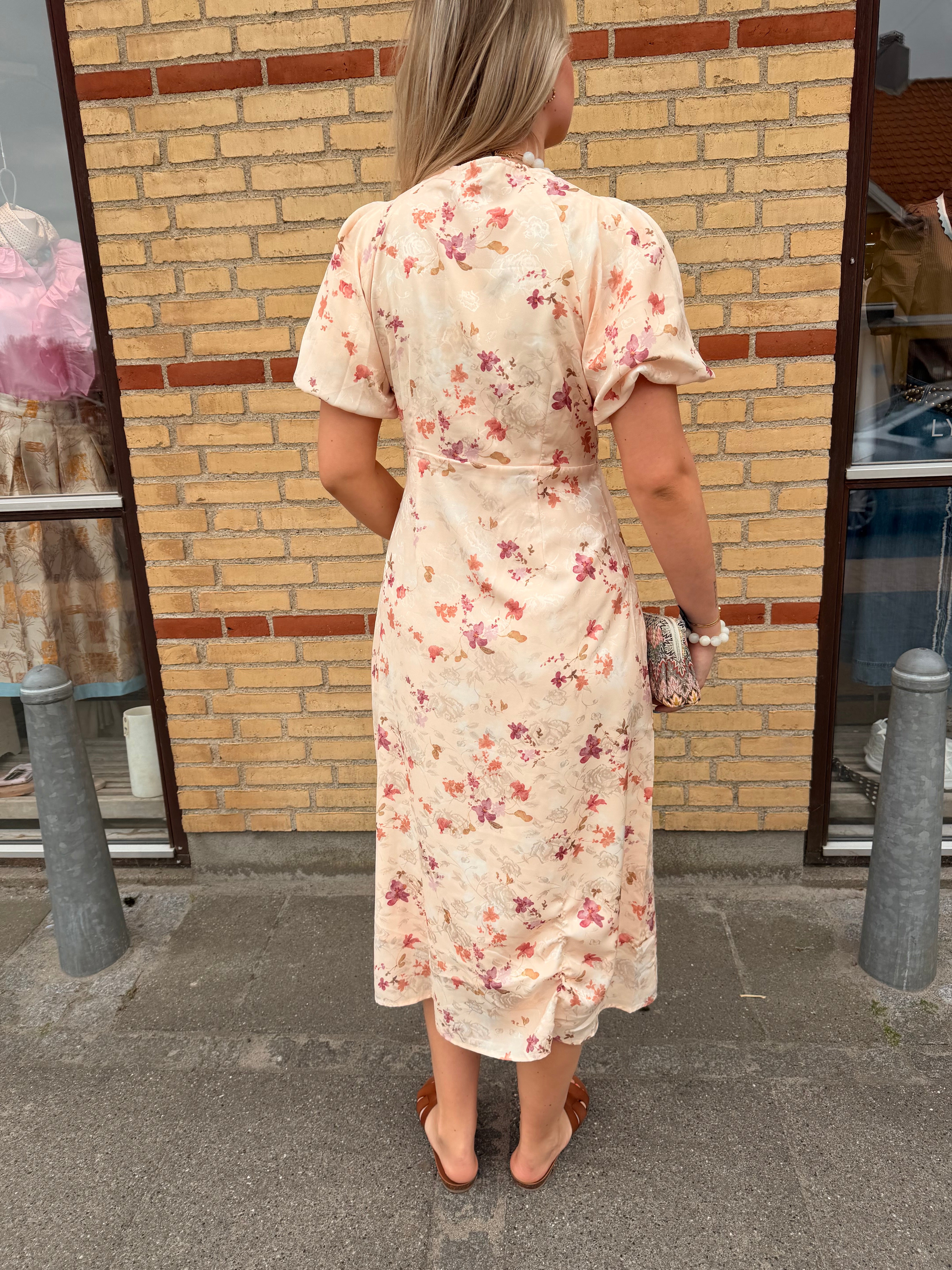 Neo Noir Kjole - Illana Sateen Print Kjole i Creme