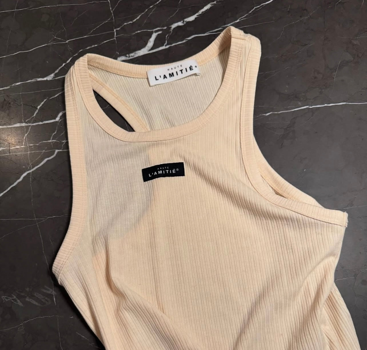 Haute L´amitié Top - Rib Bagde Tank Top i Almond