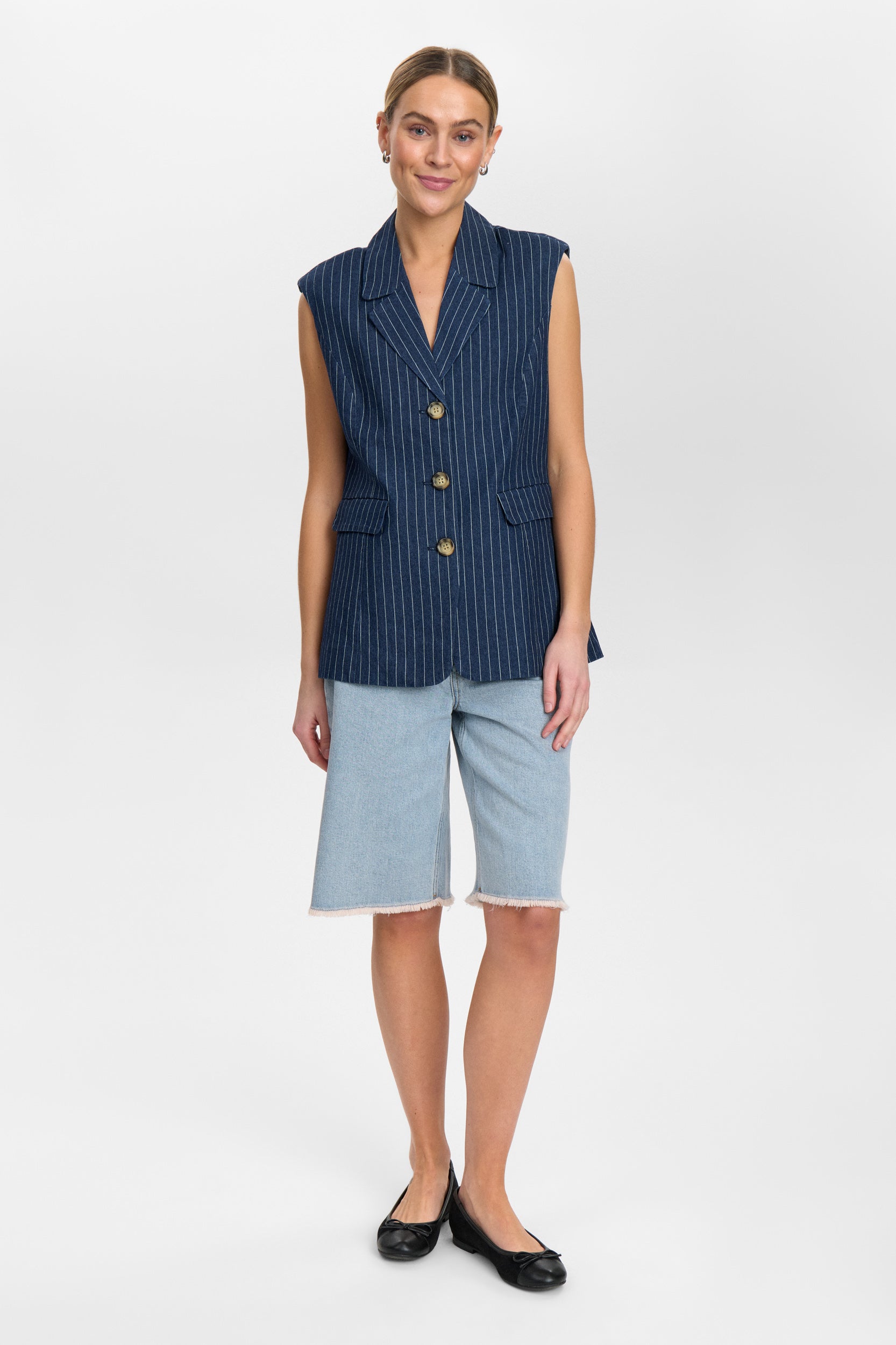 Nümph Vest - NuVibeke Vest i Medium Blue Denim