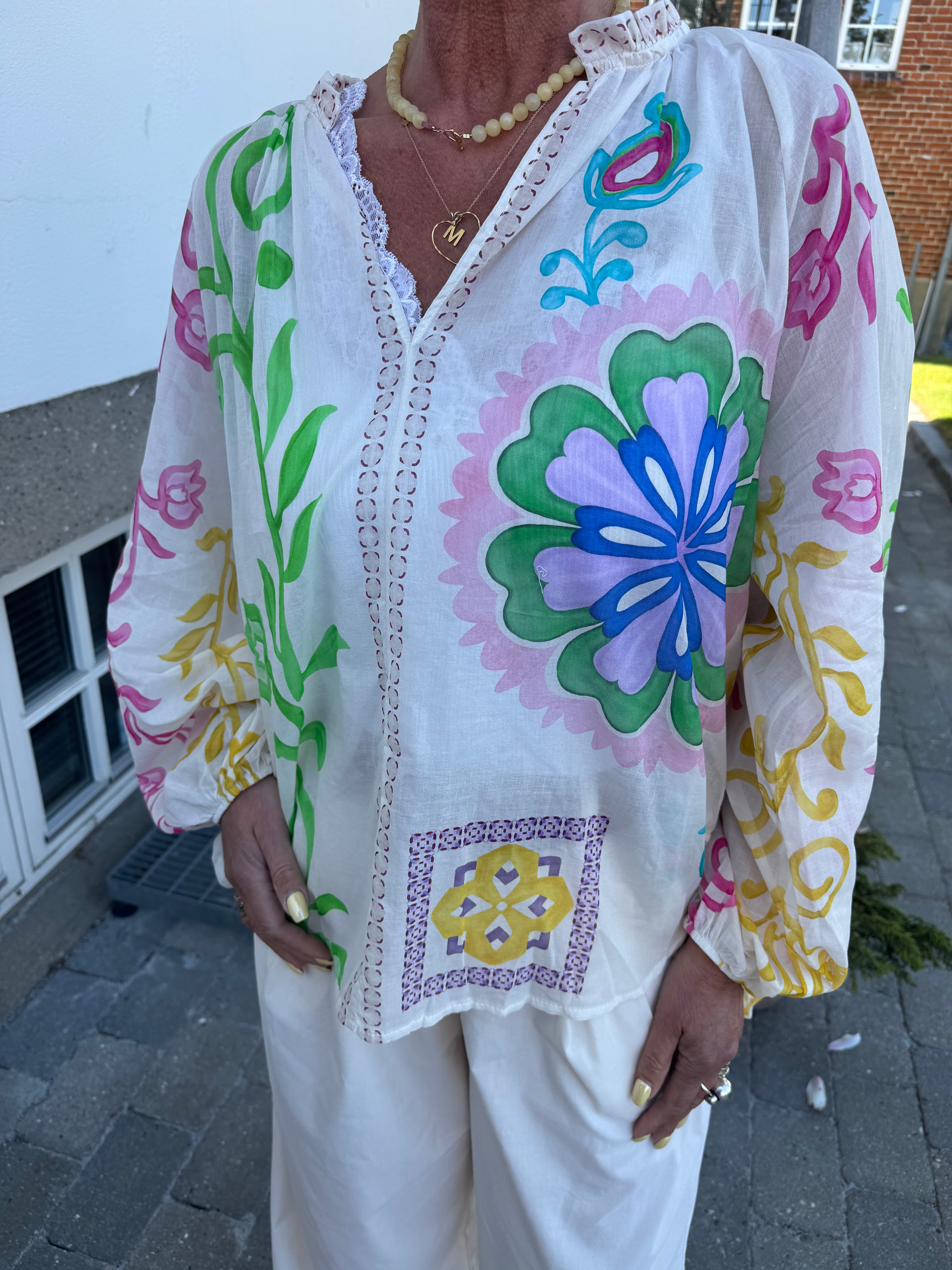 Black Colour Bluse - BcSun Bluse i White Flower
