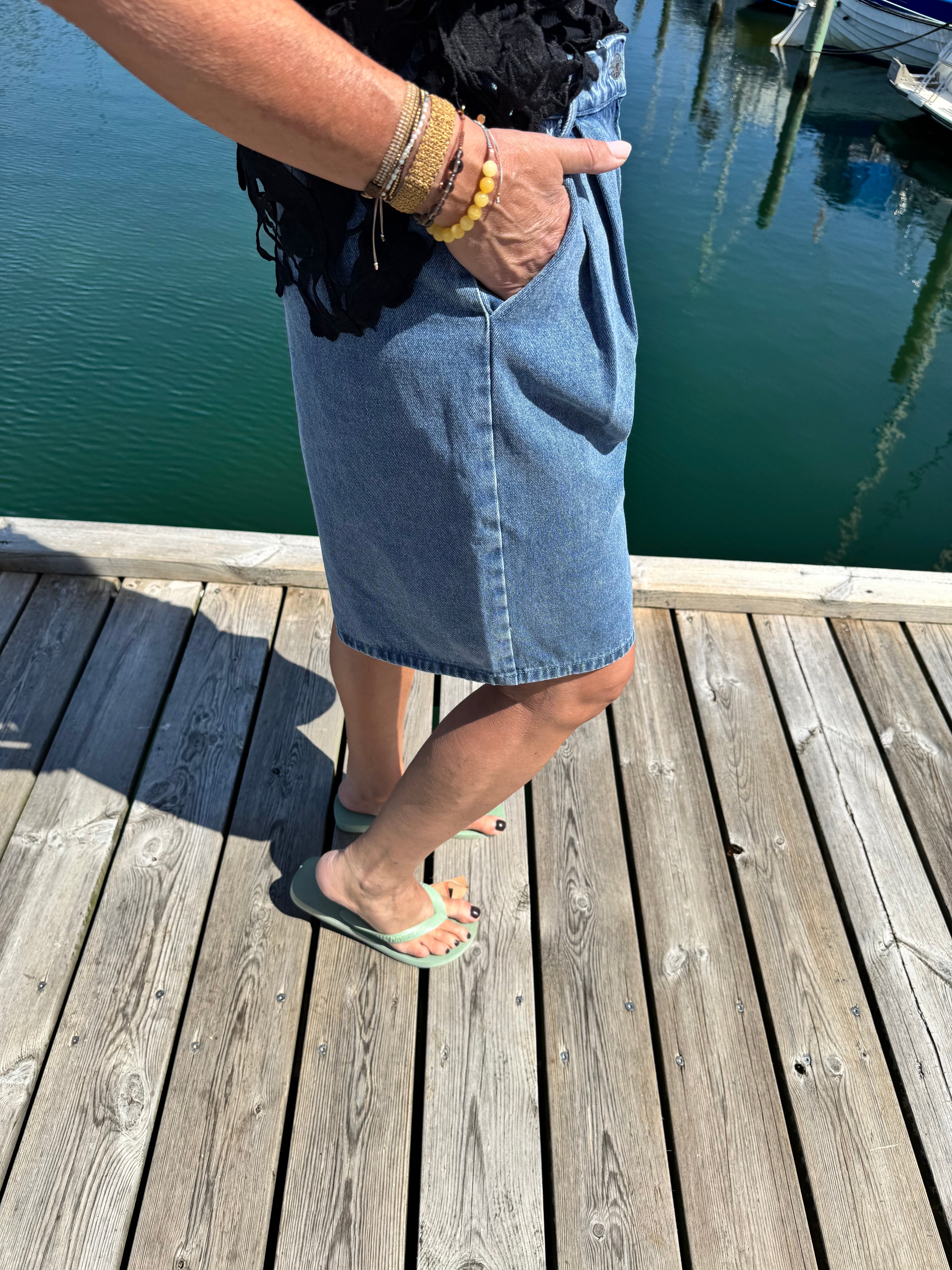 Neo Noir Shorts - Rosel Denim Shorts i Blå