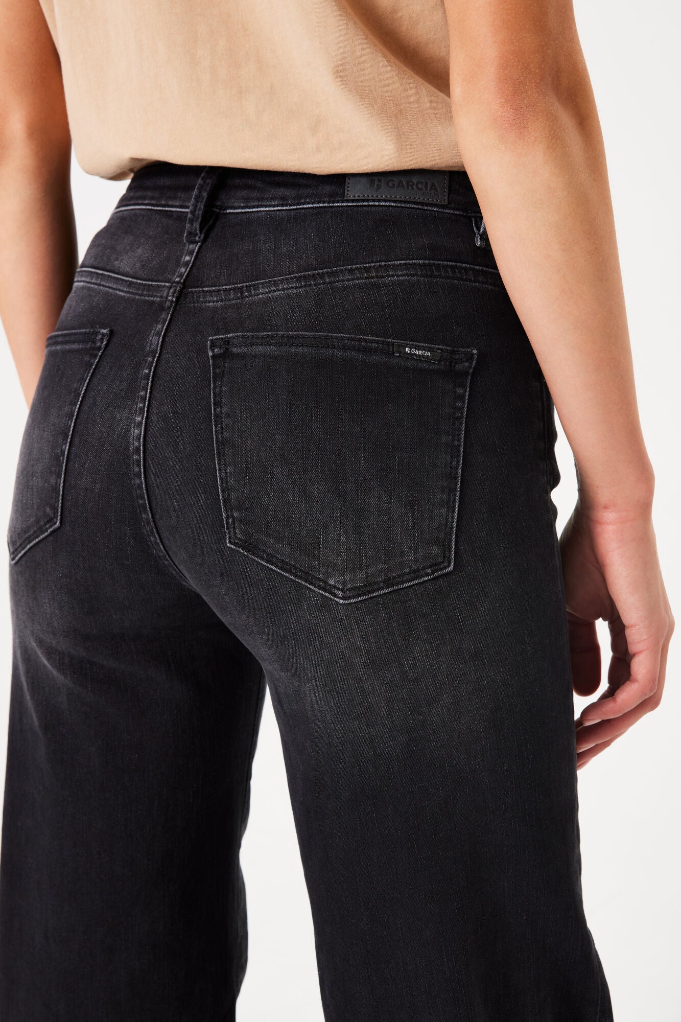 Garcia Jeans - 8190 Celia Wide Fit Jeans i Dark used
