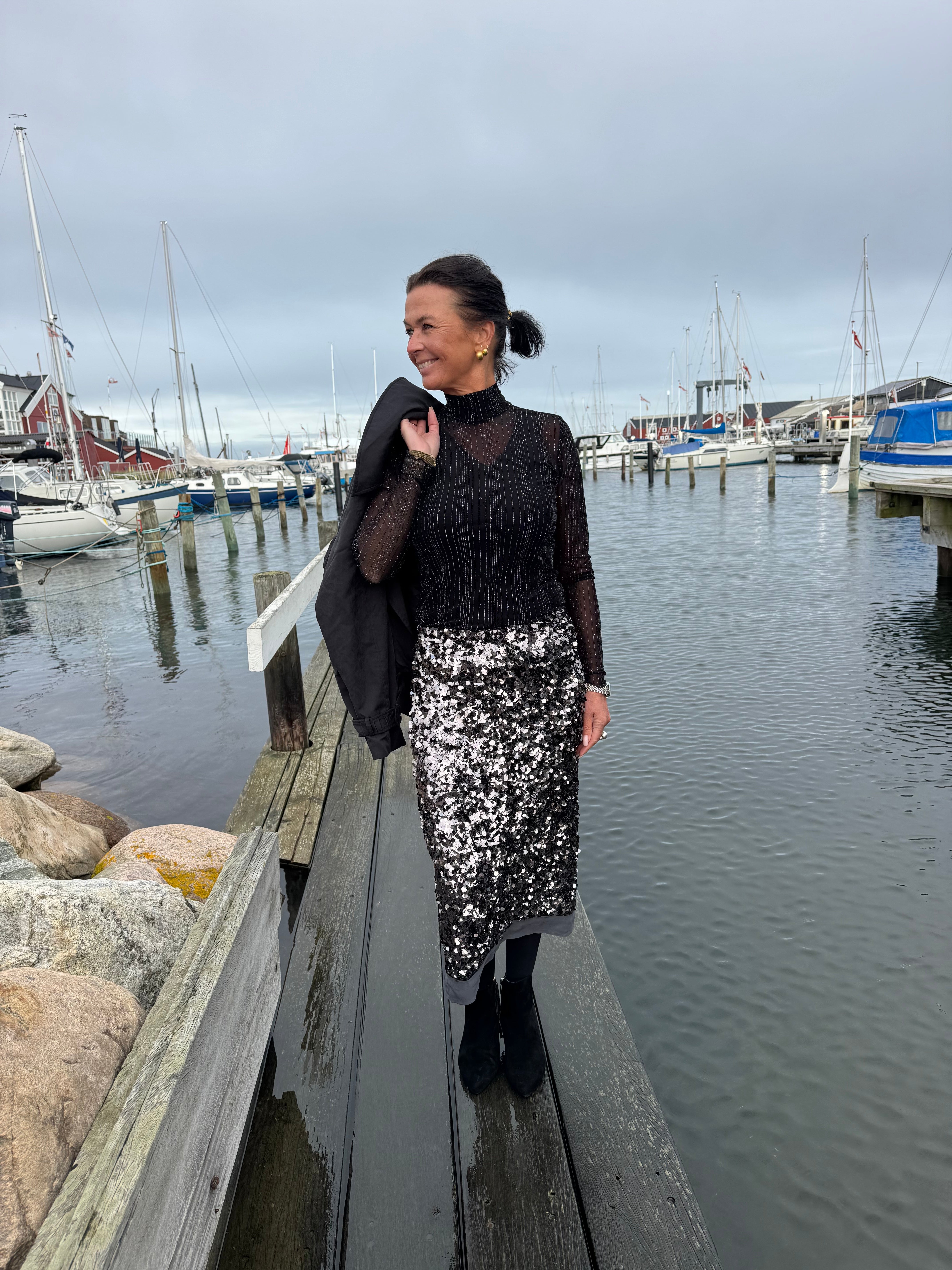 Second Female Nederdel - Shiny Nederdel i Gungrey Metal