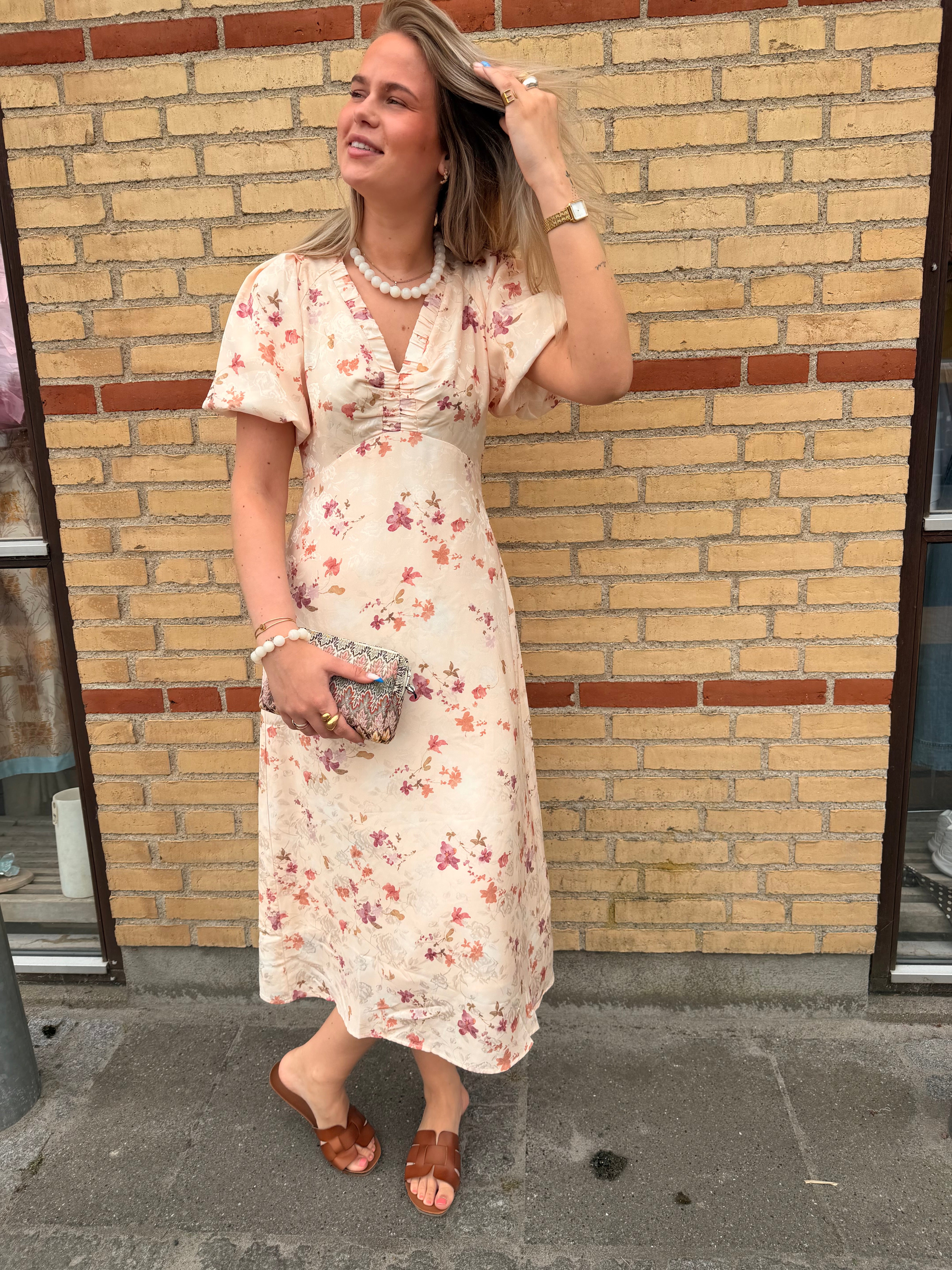 Neo Noir Kjole - Illana Sateen Print Kjole i Creme