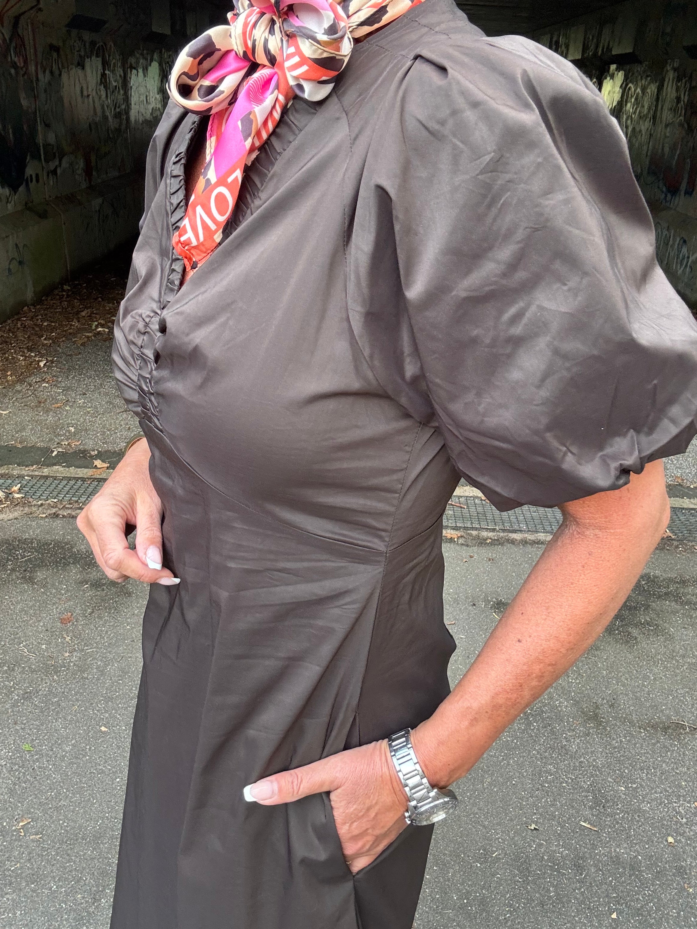 Neo Noir Kjole - Illana Poplin Kjole i Chocolate Brown