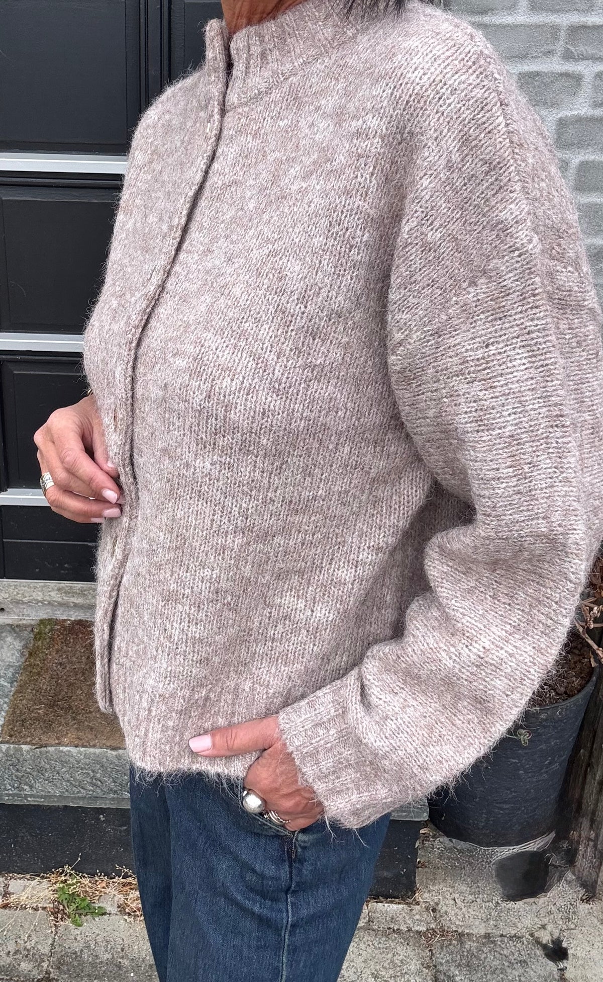 Neo Noir Cardigan - Taura Fluffy Strik Cardigan i Beige Melange