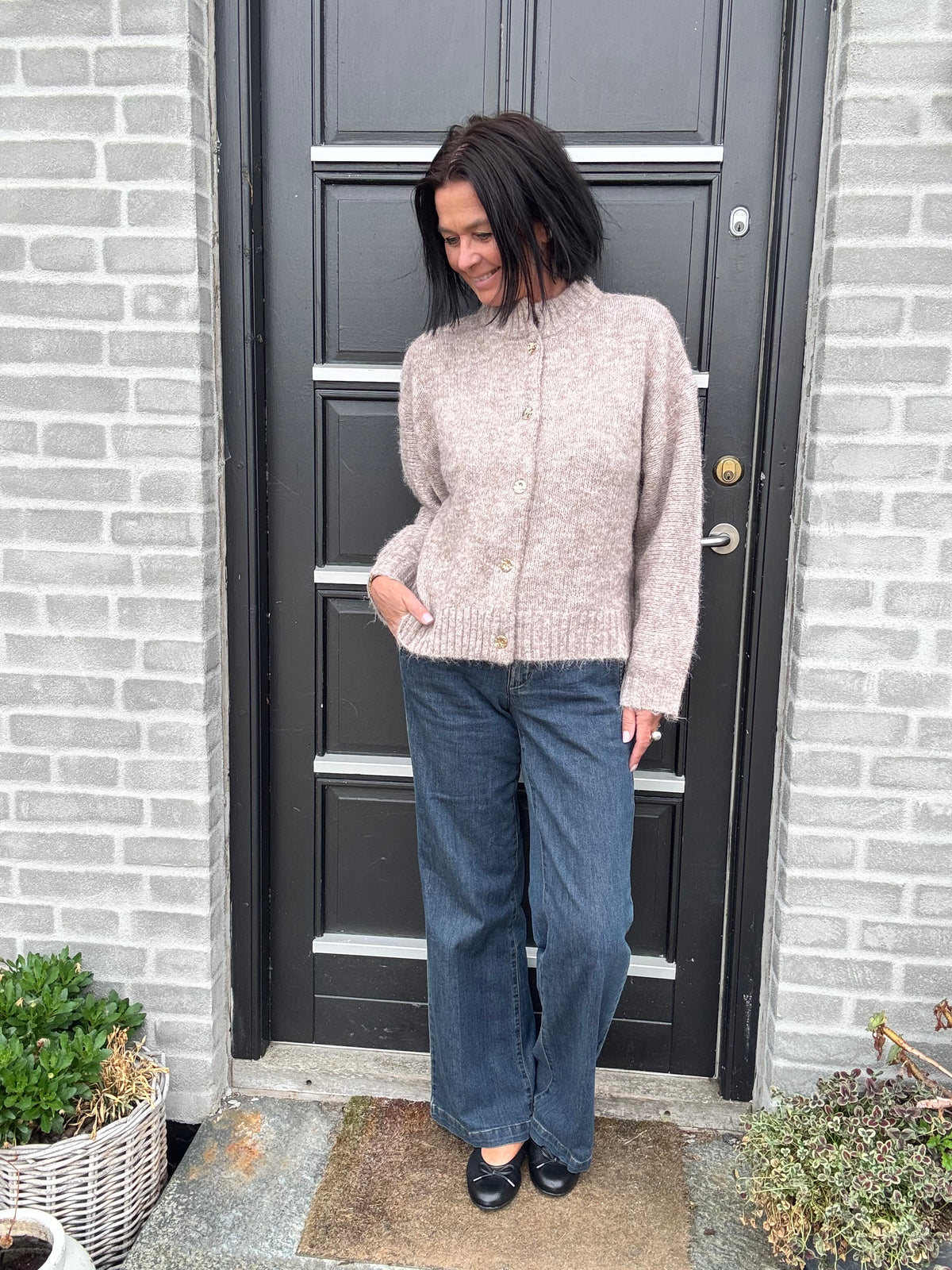 Neo Noir Cardigan - Taura Fluffy Strik Cardigan i Beige Melange