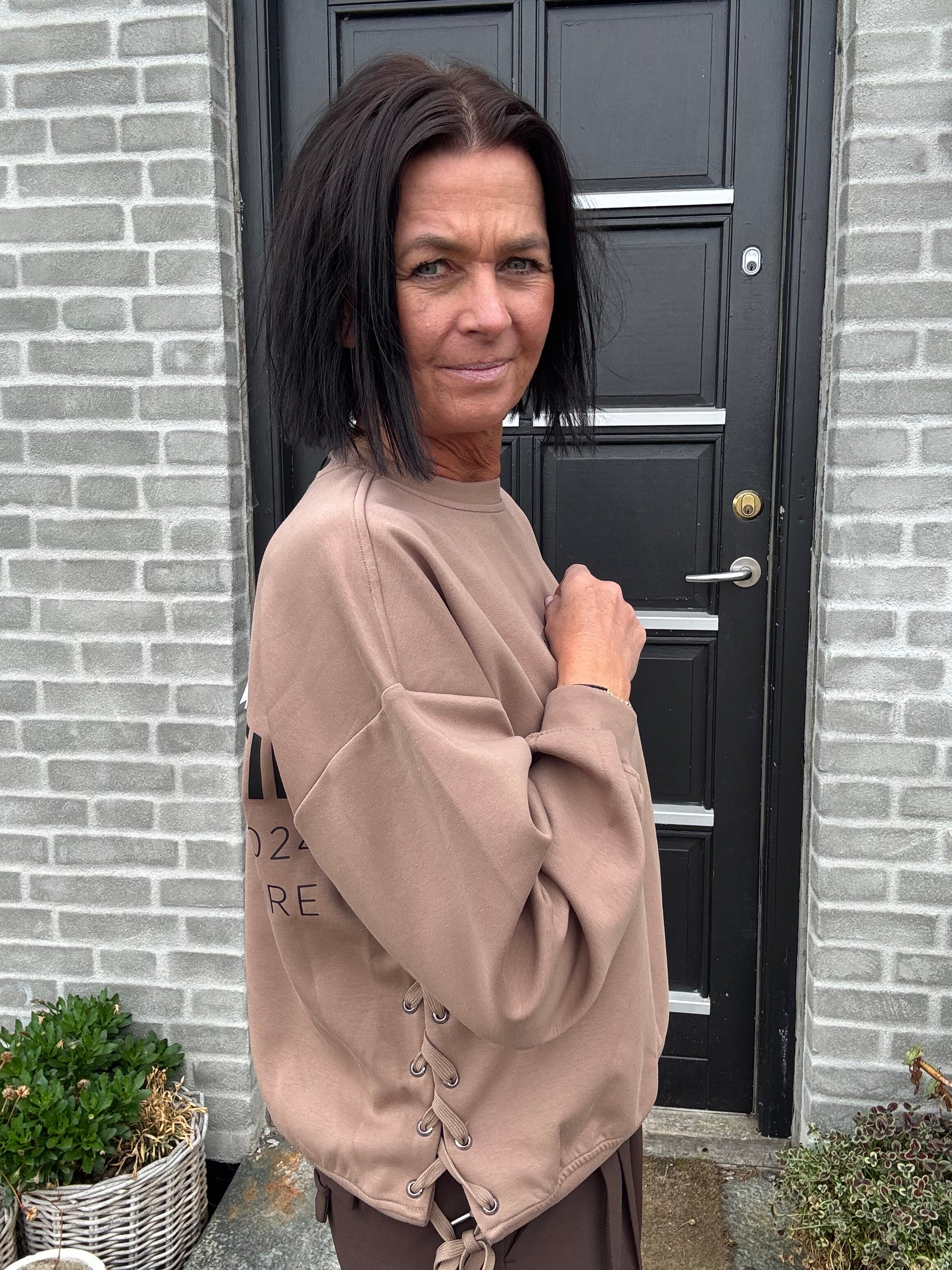 Haute L´amitié Sweat - New Studio Tie Sweat i Walnut