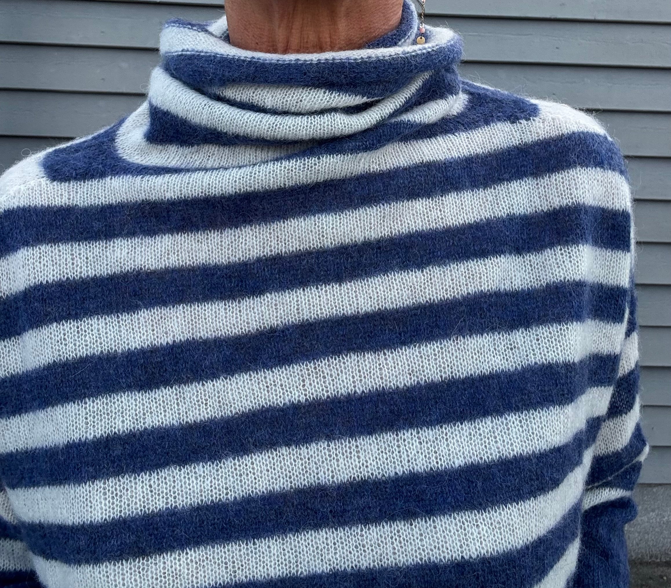 Gossia Sweater - AmbrosiaGO Sweater i Blue, Off-White