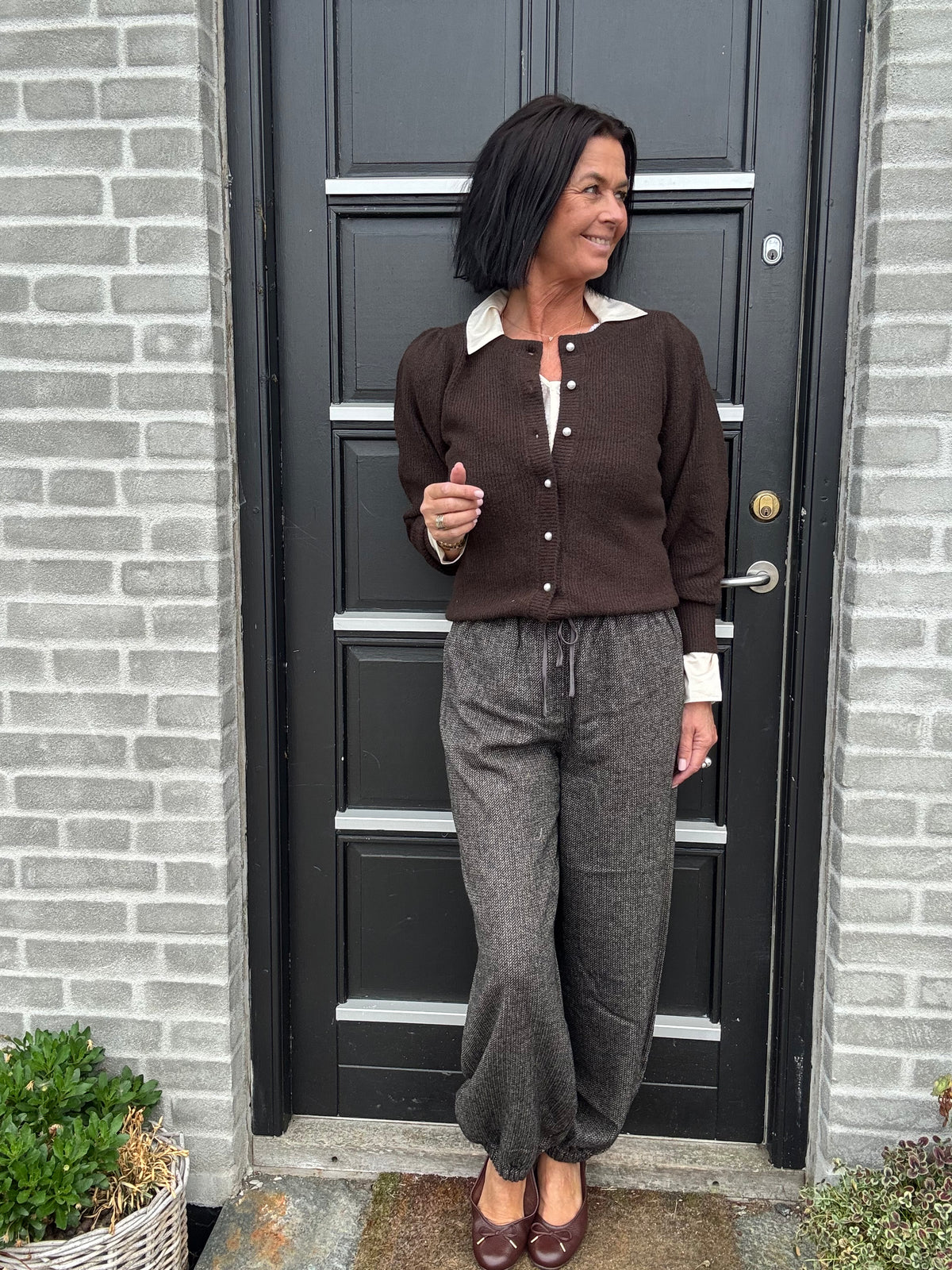 Neo Noir Cardigan - Nuna Strik Cardigan i Brown