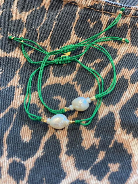 Stine A Armbånd - Baroque Pearl Berry Armbånd i Grass Green
