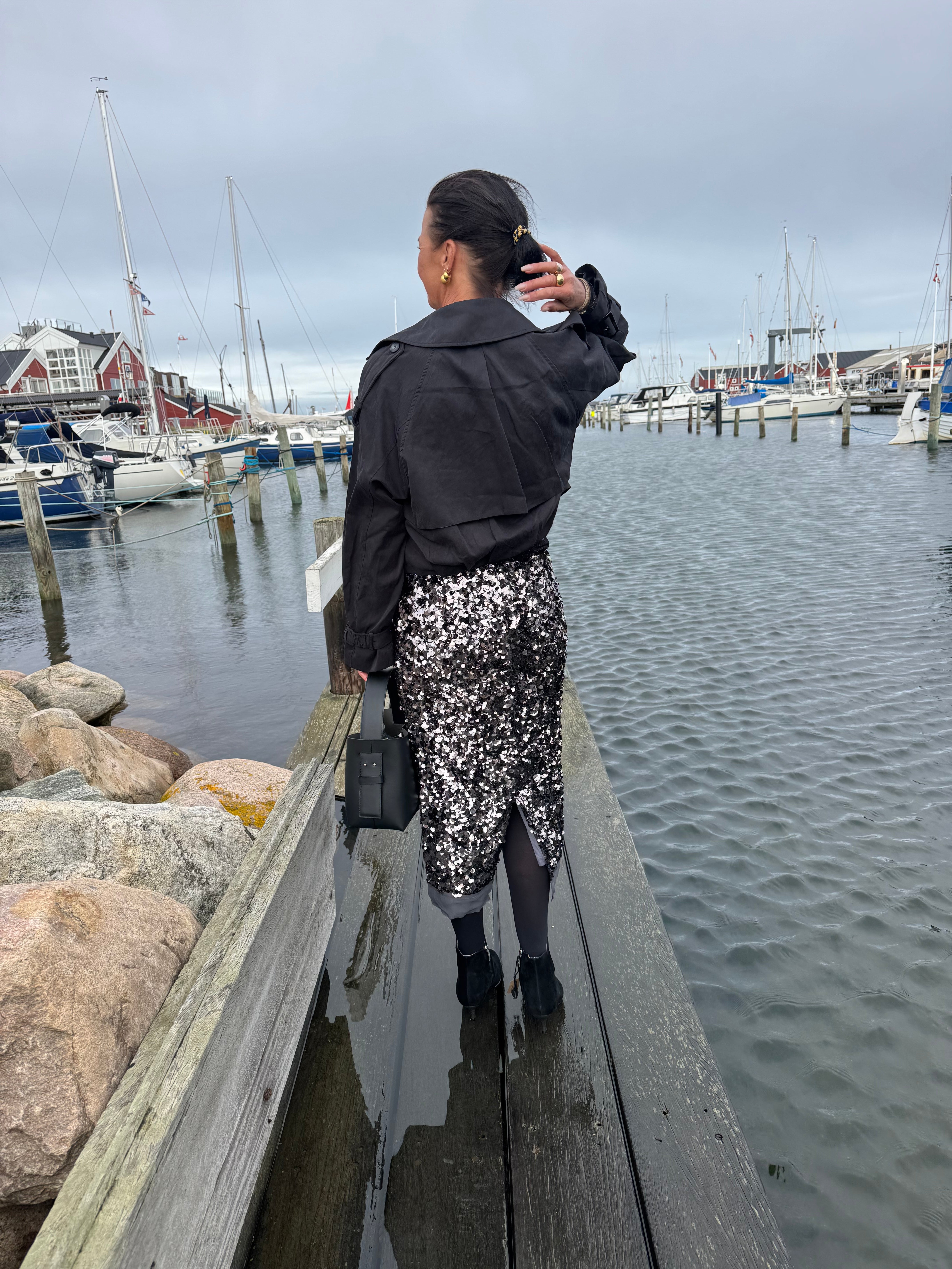 Second Female Nederdel - Shiny Nederdel i Gungrey Metal