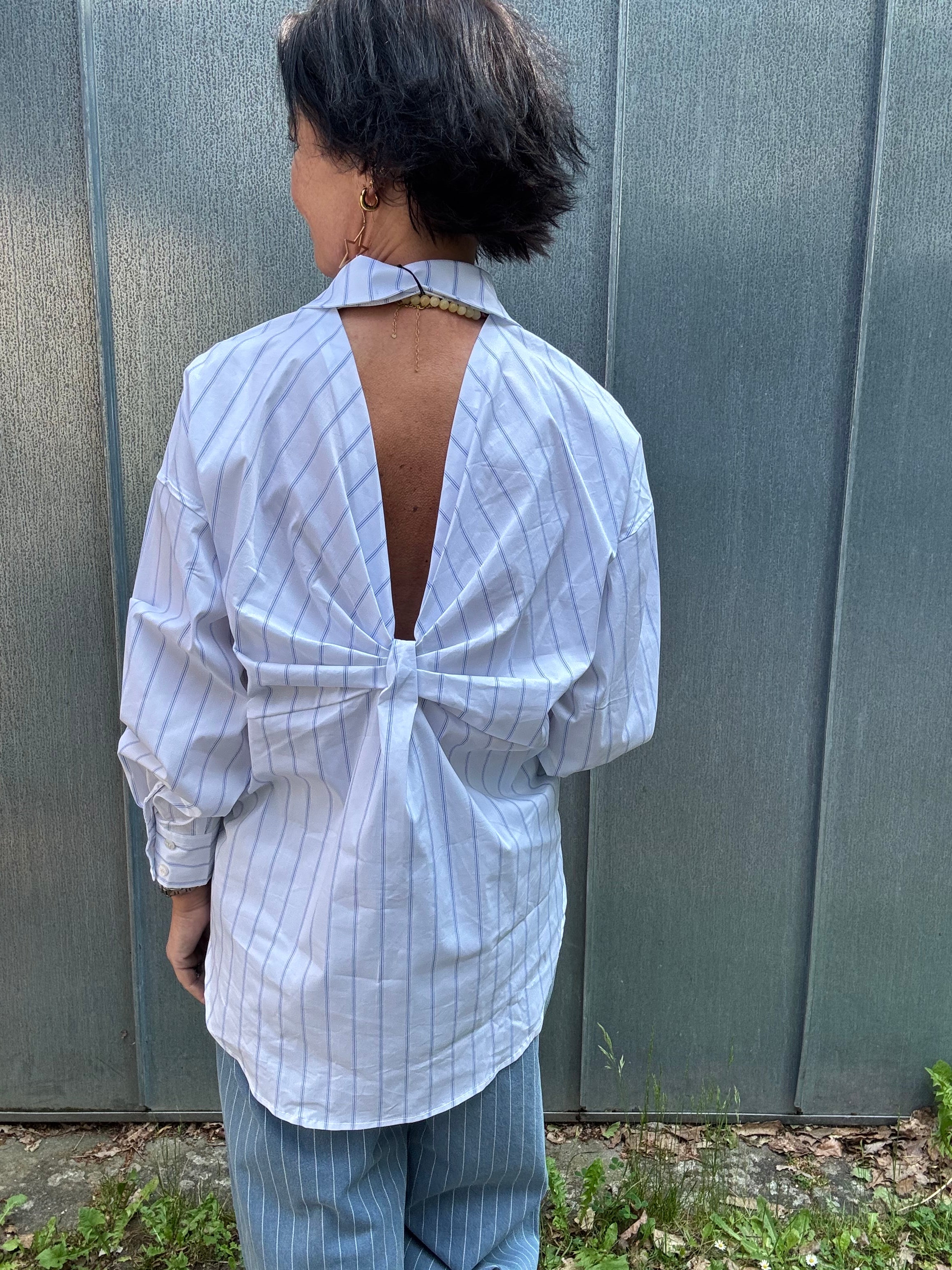 Haute L´amitié Skjorte - Fine LIne Twist Bow SKjorte i Blue Stripe