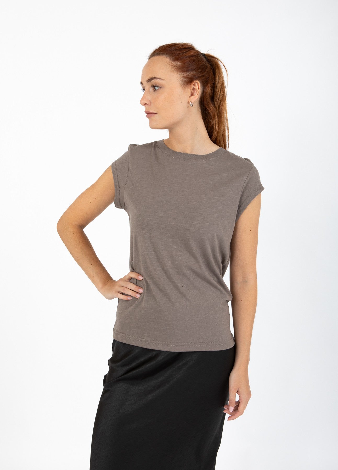 Coster Copenhagen T-shirt - CC-Heart Basic T-shirt Rund Hals i Dark Mud
