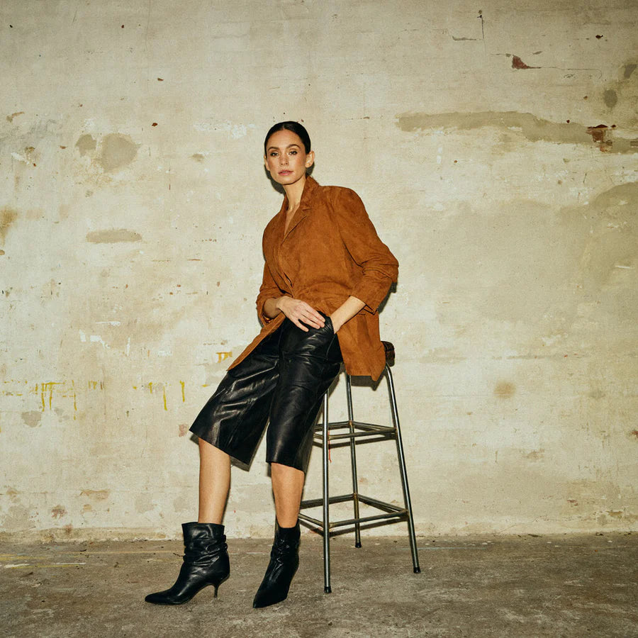 Depeche Shorts - AnettDEP High Waist Bermuda Shorts Brede Ben i Skind