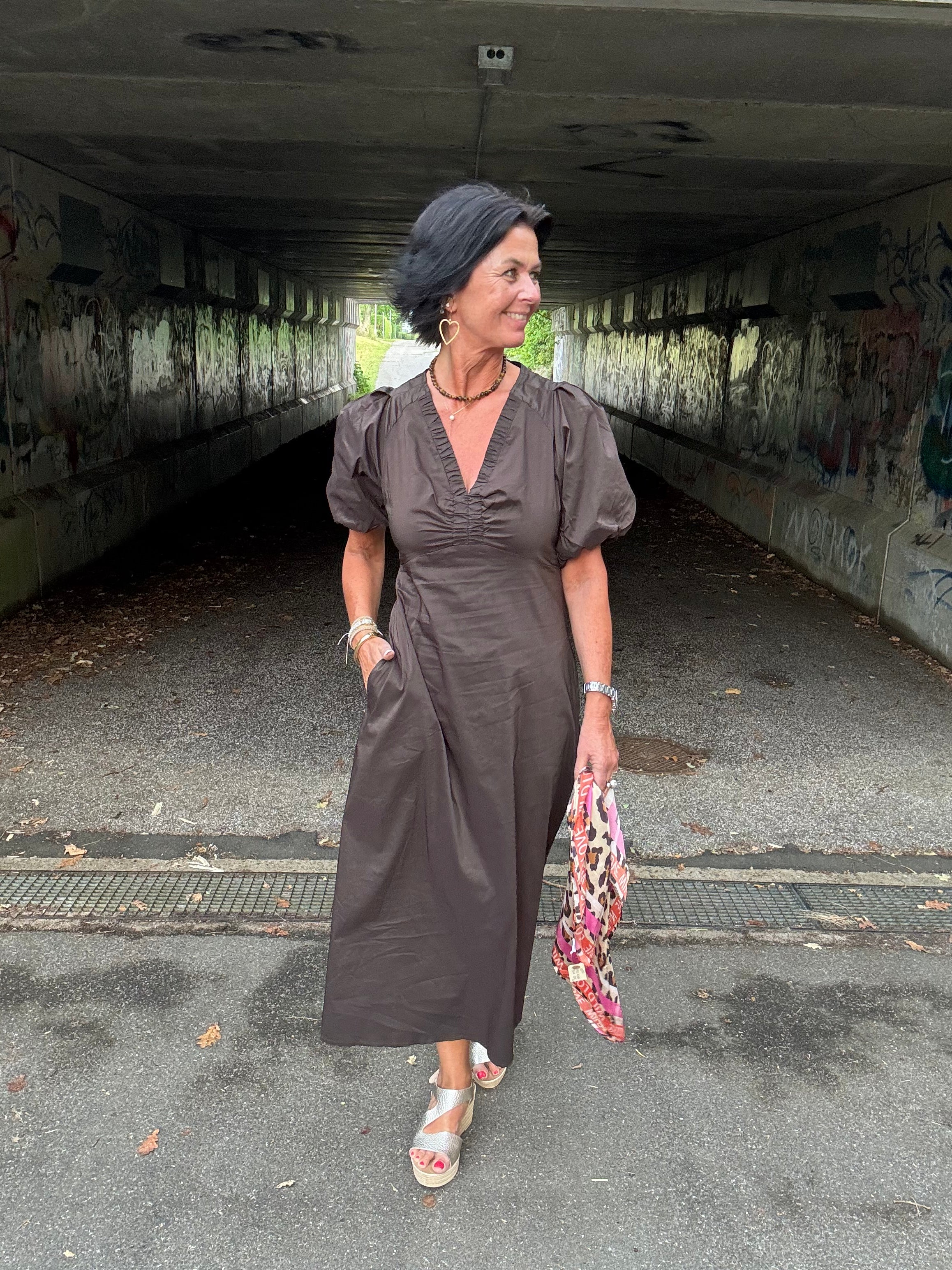 Neo Noir Kjole - Illana Poplin Kjole i Chocolate Brown