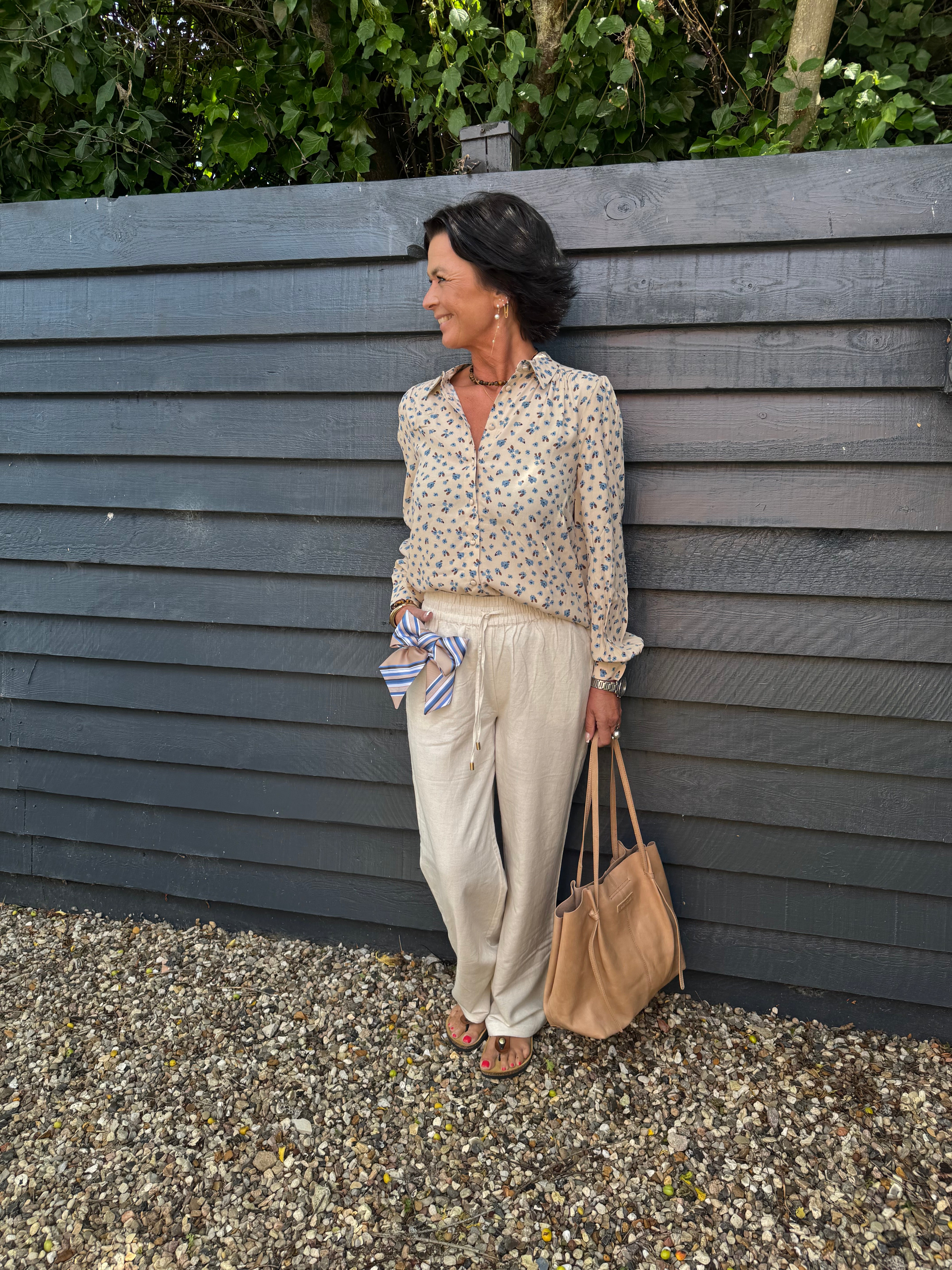 Atelier Rêve Bluse - IRNoella Skjorte i Feline Smoke Gray Flower