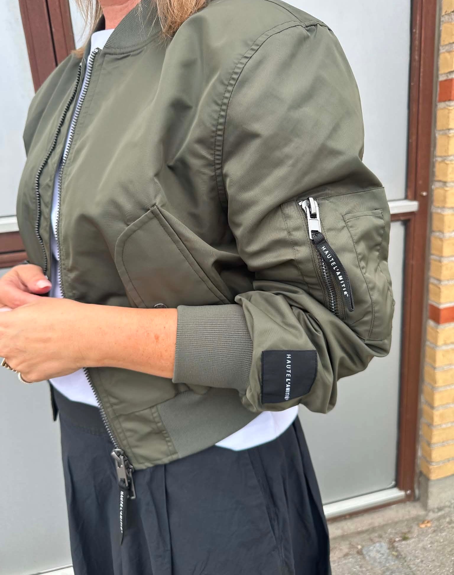 Haute L´amitié Jakke - Sally Crop Bomber Jakke i Army