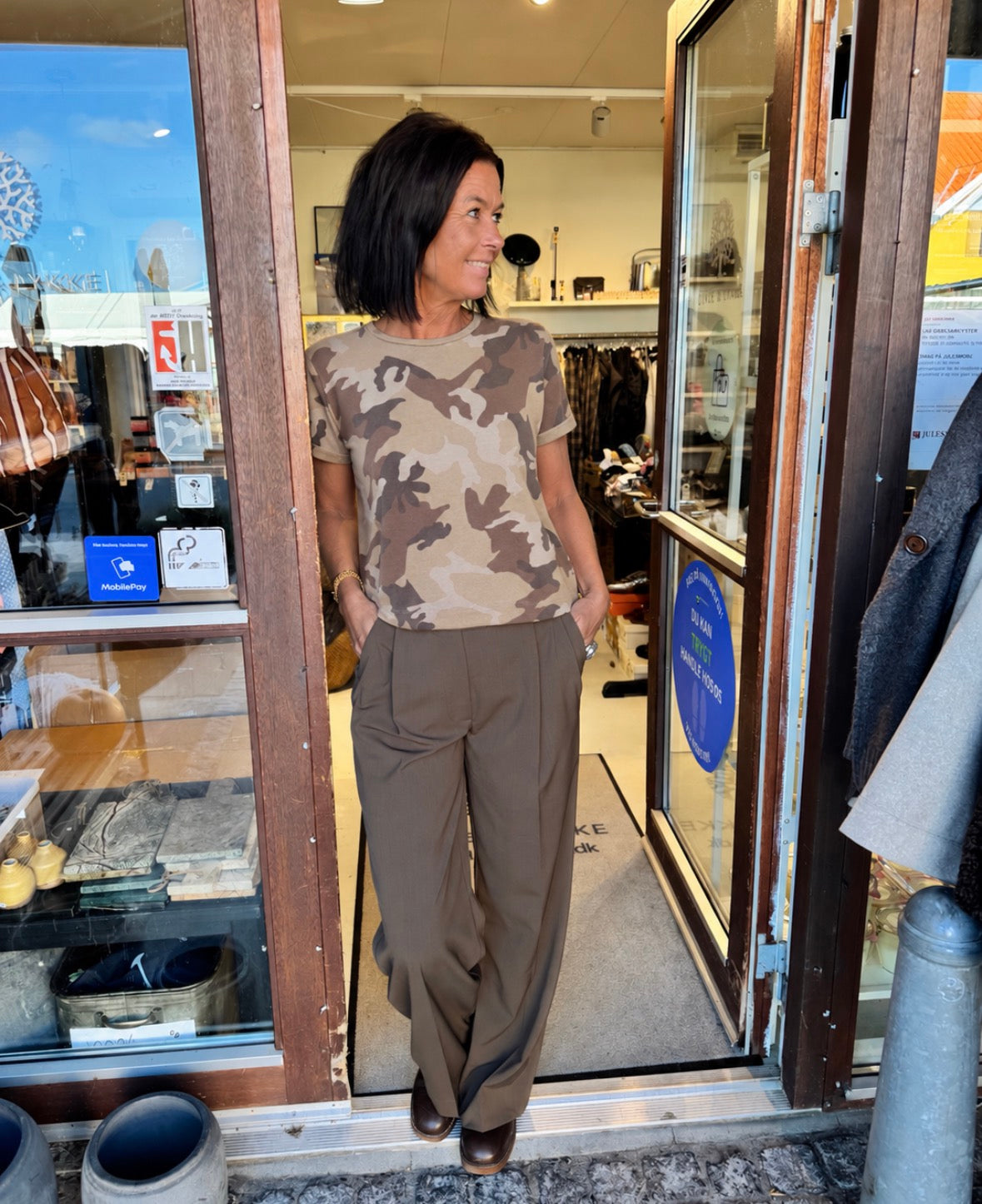 Black Colour T-shirt - BcZelda T-shirt i Brown Camouflage